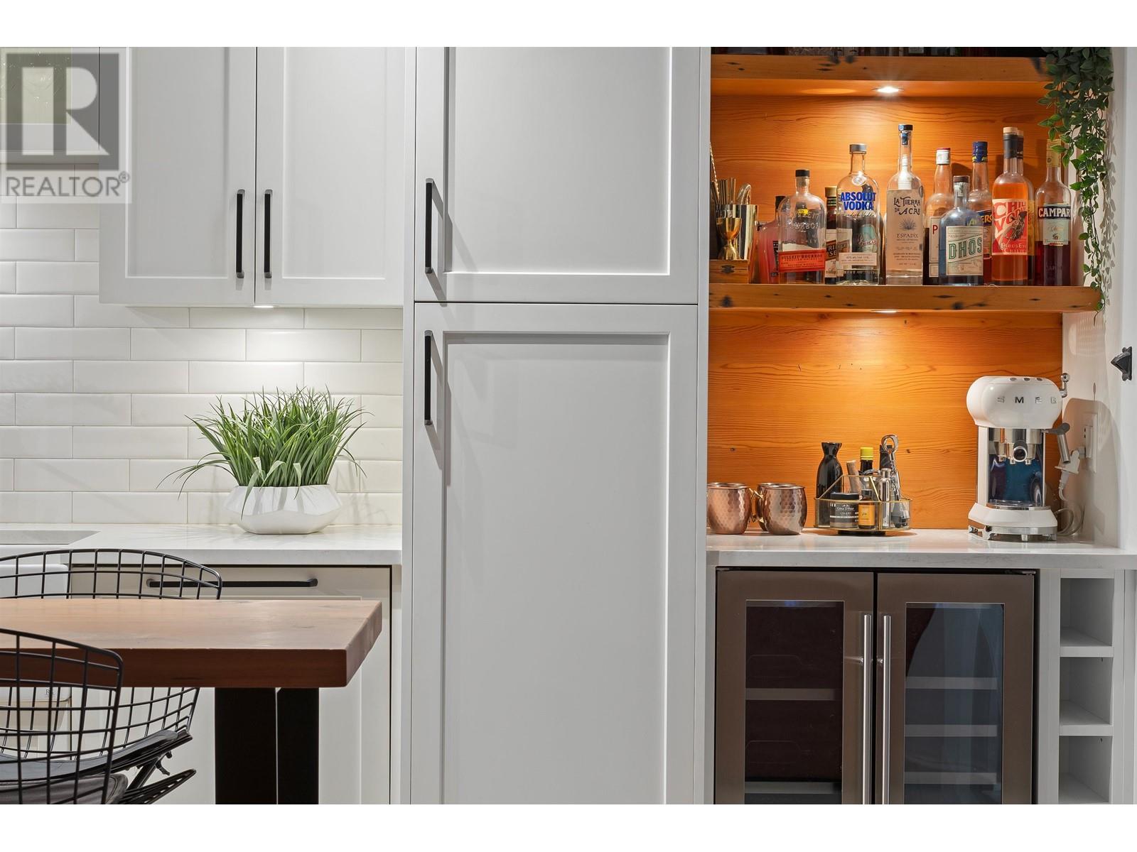 Listing Picture 14 of 28 : 206 55 ALEXANDER STREET, Vancouver / 溫哥華 - 魯藝地產 Yvonne Lu Group - MLS Medallion Club Member