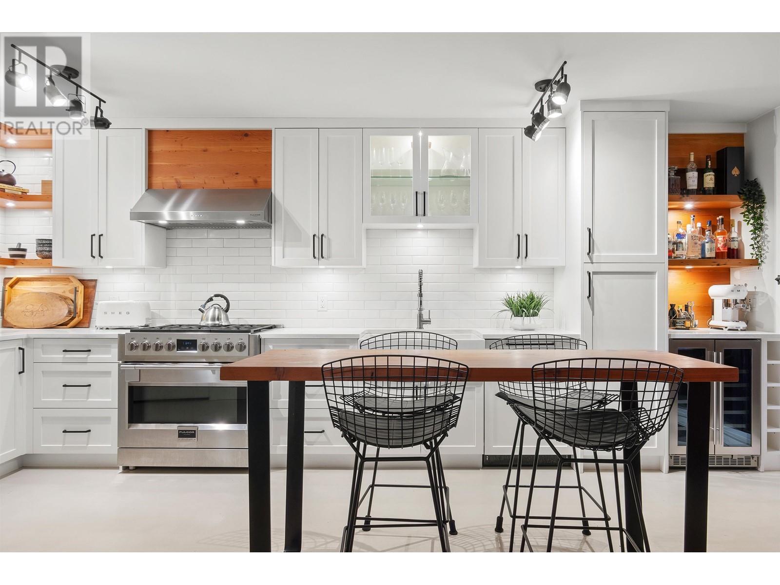 Listing Picture 2 of 28 : 206 55 ALEXANDER STREET, Vancouver / 溫哥華 - 魯藝地產 Yvonne Lu Group - MLS Medallion Club Member