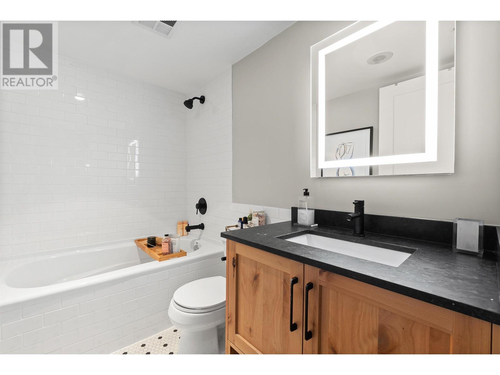 Listing Picture 21 of 28 : 206 55 ALEXANDER STREET, Vancouver / 溫哥華 - 魯藝地產 Yvonne Lu Group - MLS Medallion Club Member