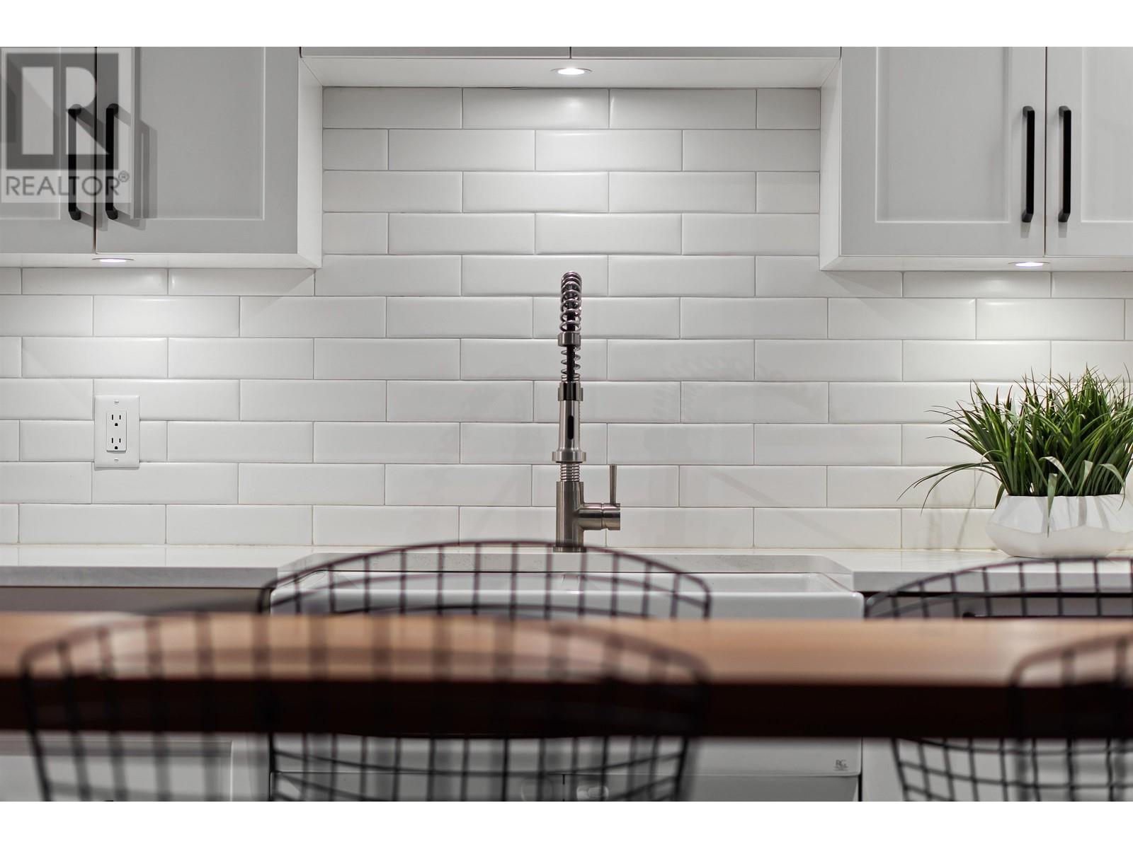 Listing Picture 8 of 28 : 206 55 ALEXANDER STREET, Vancouver / 溫哥華 - 魯藝地產 Yvonne Lu Group - MLS Medallion Club Member