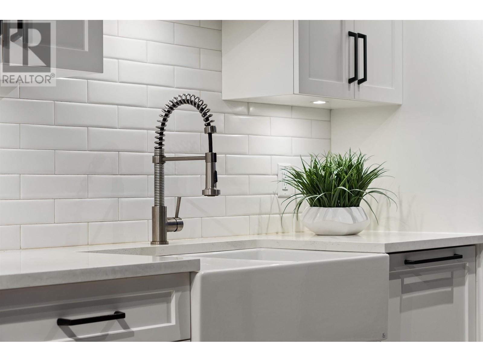 Listing Picture 9 of 28 : 206 55 ALEXANDER STREET, Vancouver / 溫哥華 - 魯藝地產 Yvonne Lu Group - MLS Medallion Club Member