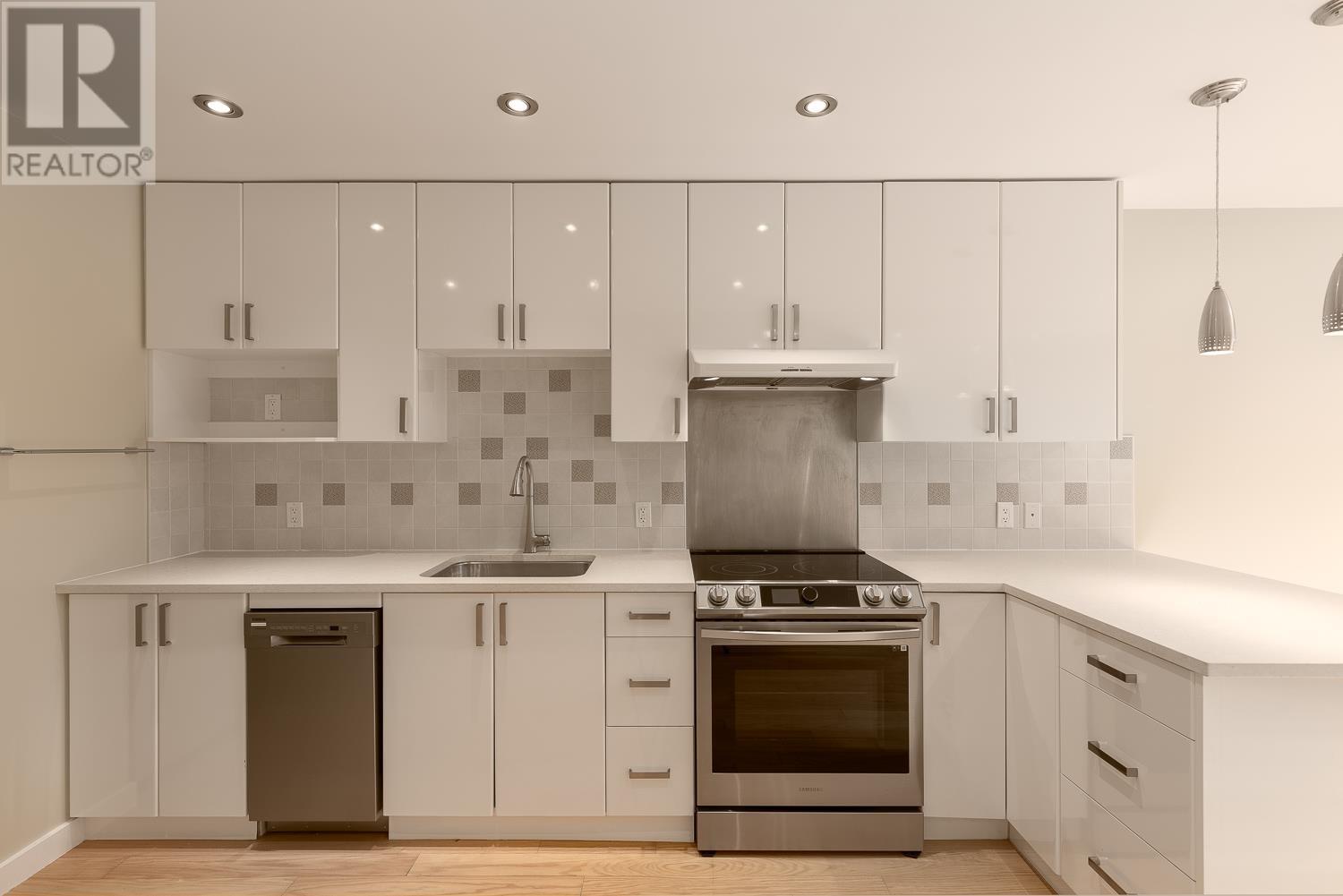 1 548 E Georgia Street, Vancouver, British Columbia  V6A 1Z9 - Photo 2 - R2955771