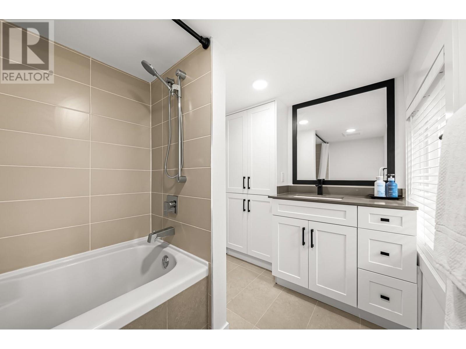 Listing Picture 35 of 40 : 2287 W 37TH AVENUE, Vancouver / 溫哥華 - 魯藝地產 Yvonne Lu Group - MLS Medallion Club Member