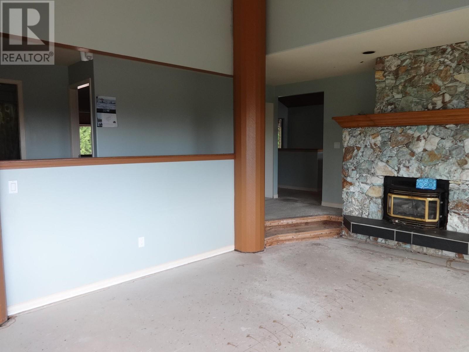 8924 Armstrong Way, Halfmoon Bay, British Columbia V7Z 1H2 - Photo 13 - R2881760
