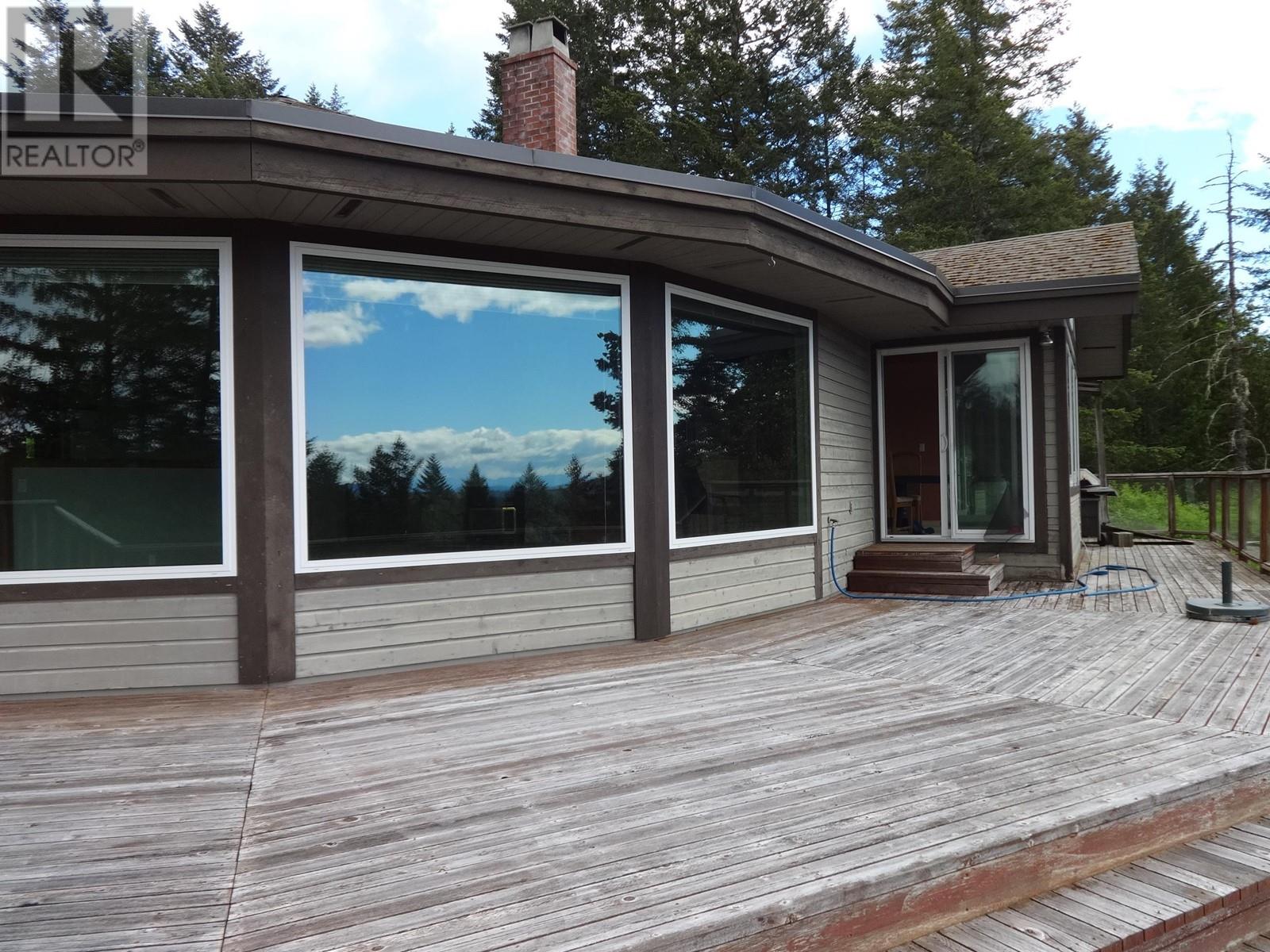 8924 Armstrong Way, Halfmoon Bay, British Columbia V7Z 1H2 - Photo 6 - R2881760
