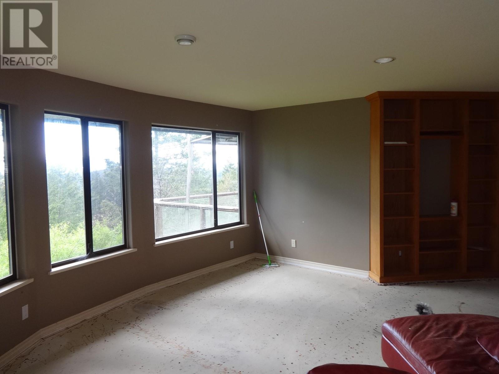 8924 Armstrong Way, Halfmoon Bay, British Columbia V7Z 1H2 - Photo 17 - R2881760