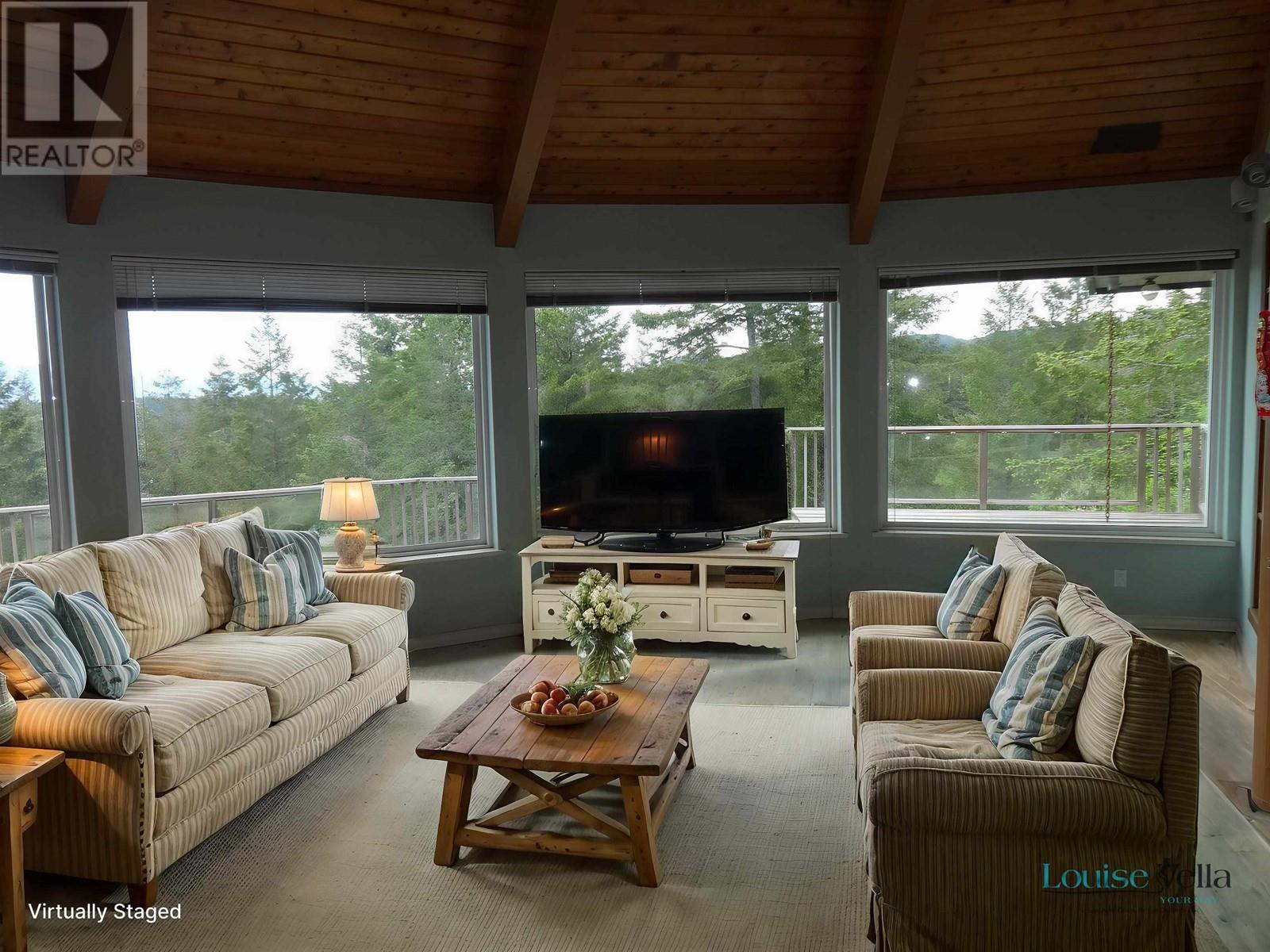 8924 Armstrong Way, Halfmoon Bay, British Columbia V7Z 1H2 - Photo 3 - R2881760