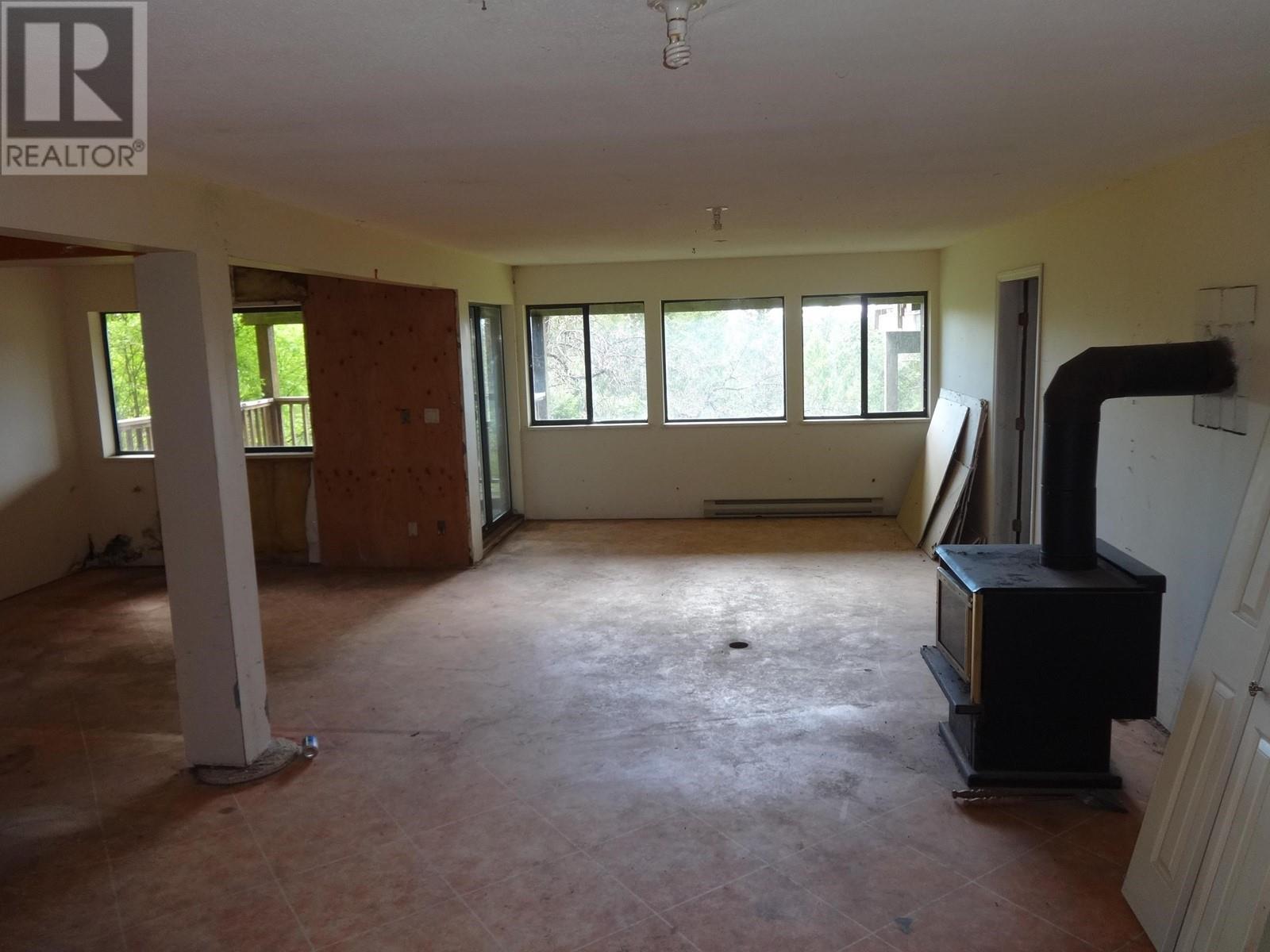 8924 Armstrong Way, Halfmoon Bay, British Columbia V7Z 1H2 - Photo 24 - R2881760