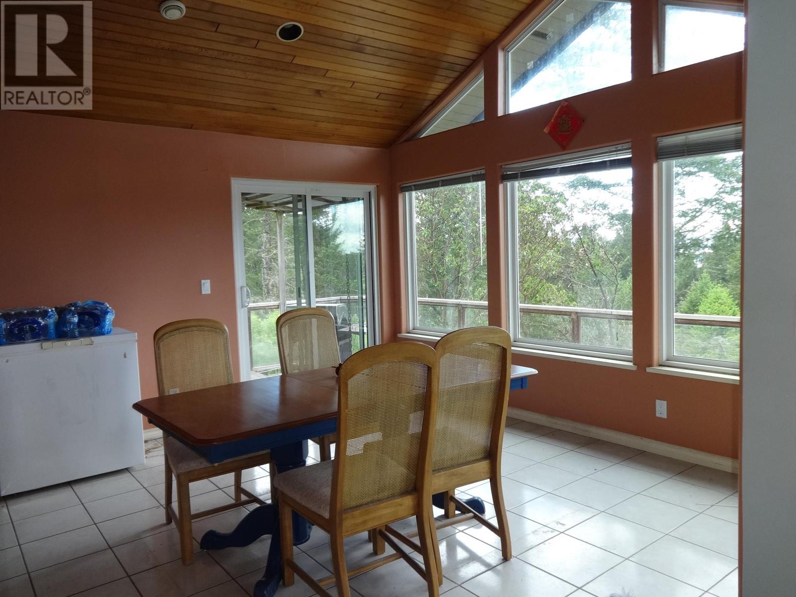 8924 Armstrong Way, Halfmoon Bay, British Columbia V7Z 1H2 - Photo 12 - R2881760