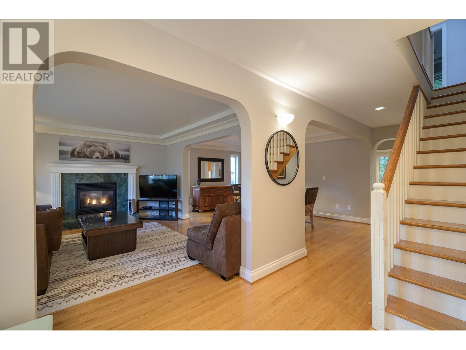 Property at 189 65B STREET image 3