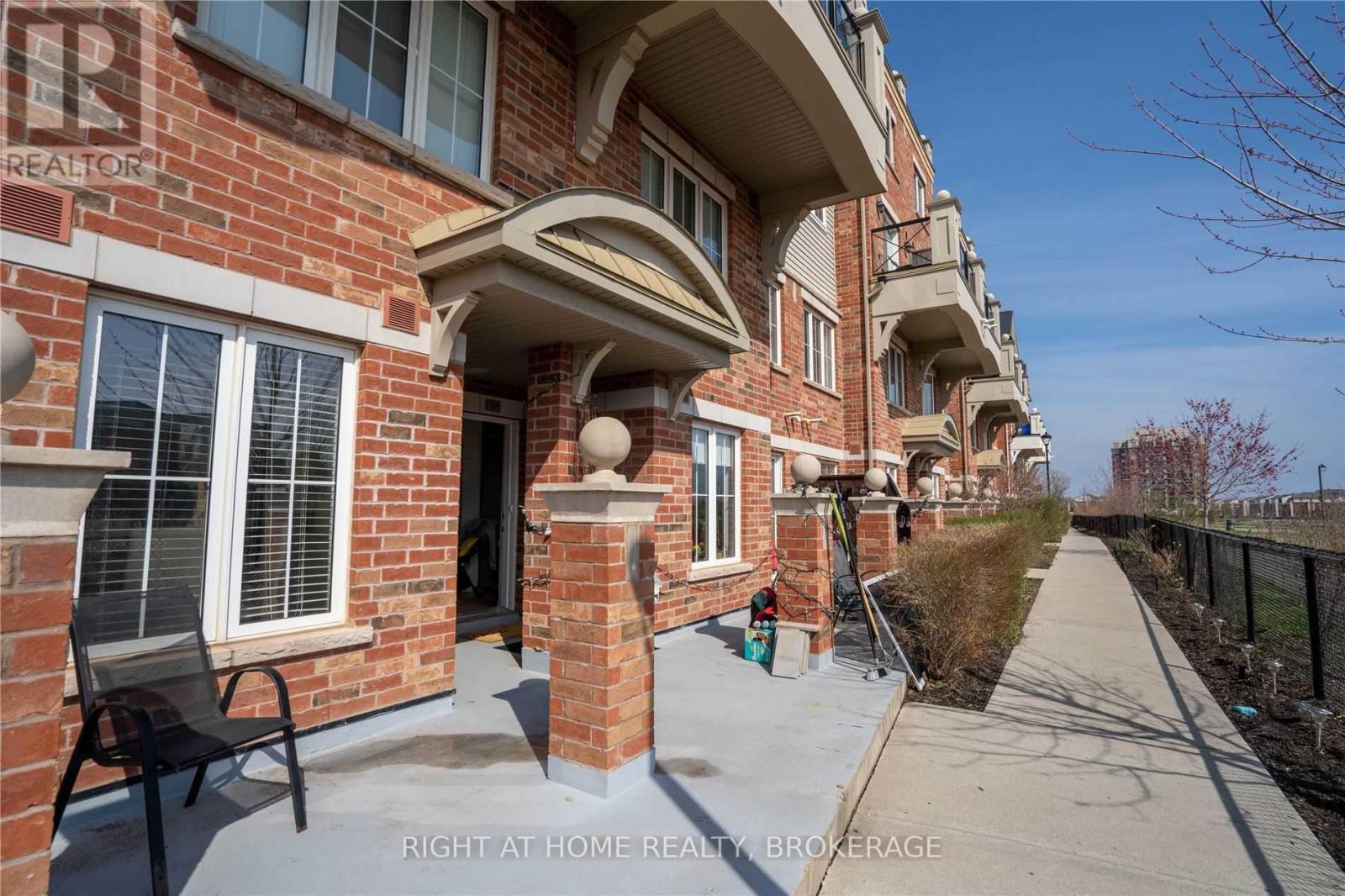 6 - 35 Hays Boulevard, Oakville, Ontario  L6H 0J1 - Photo 4 - W11921634