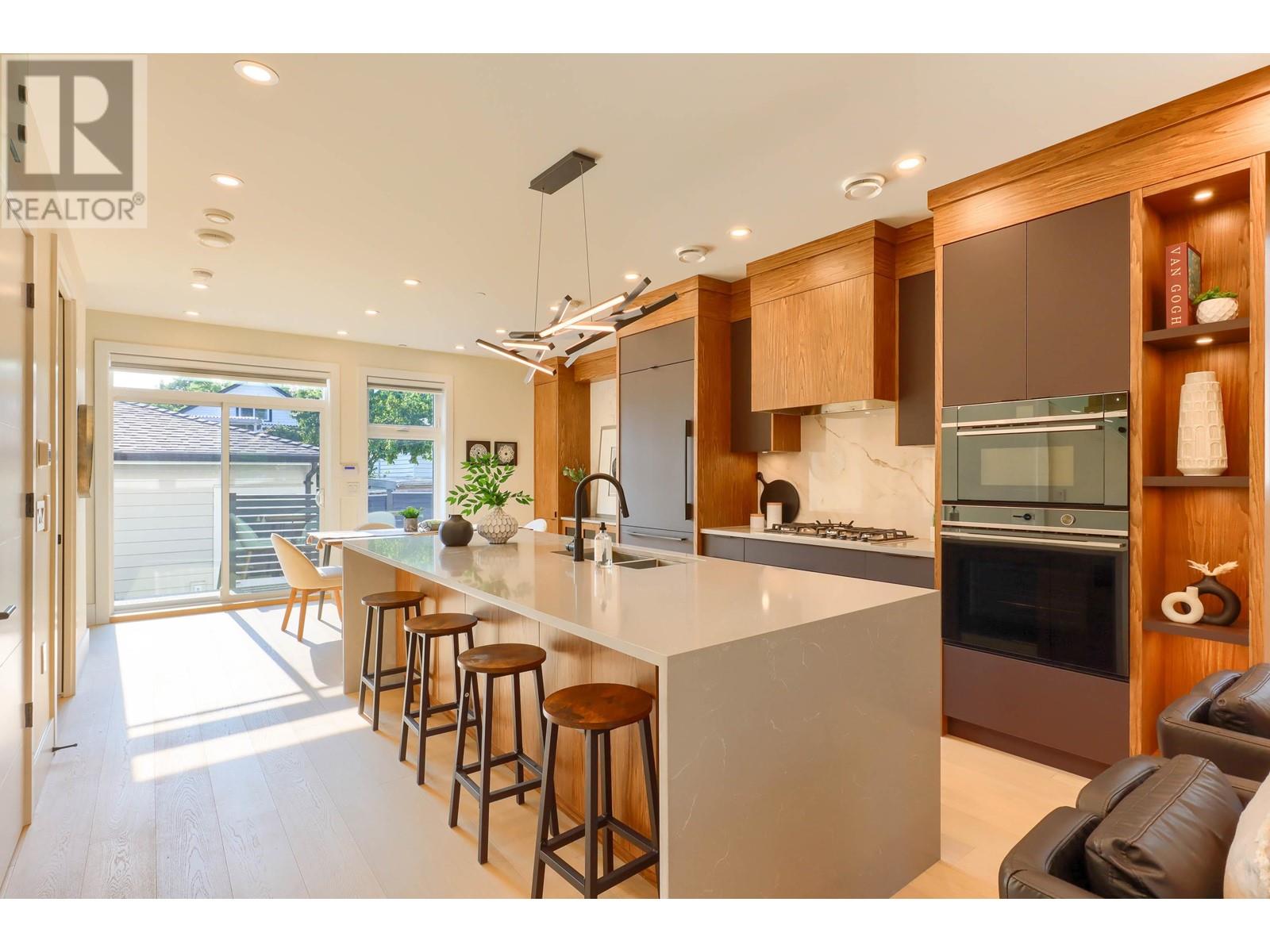 5262 Mckinnon Street, Vancouver, British Columbia  V5R 4C6 - Photo 3 - R2955773