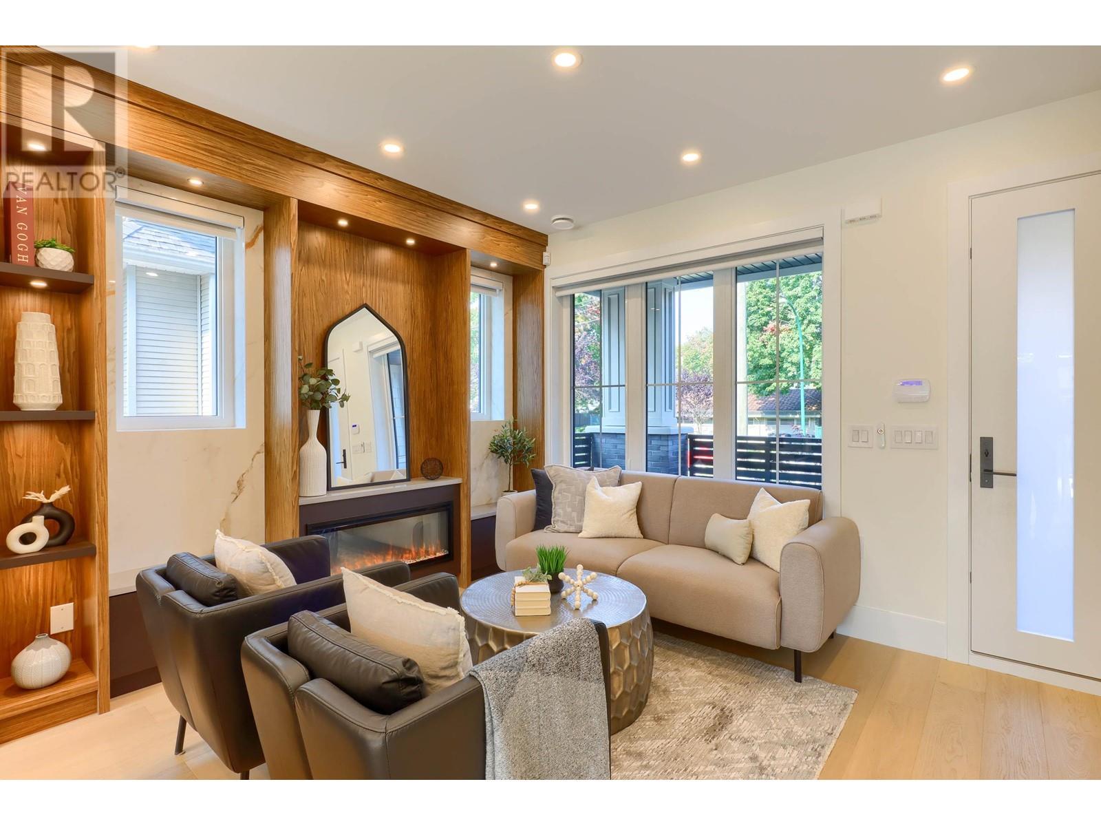 5262 Mckinnon Street, Vancouver, British Columbia  V5R 4C6 - Photo 2 - R2955773