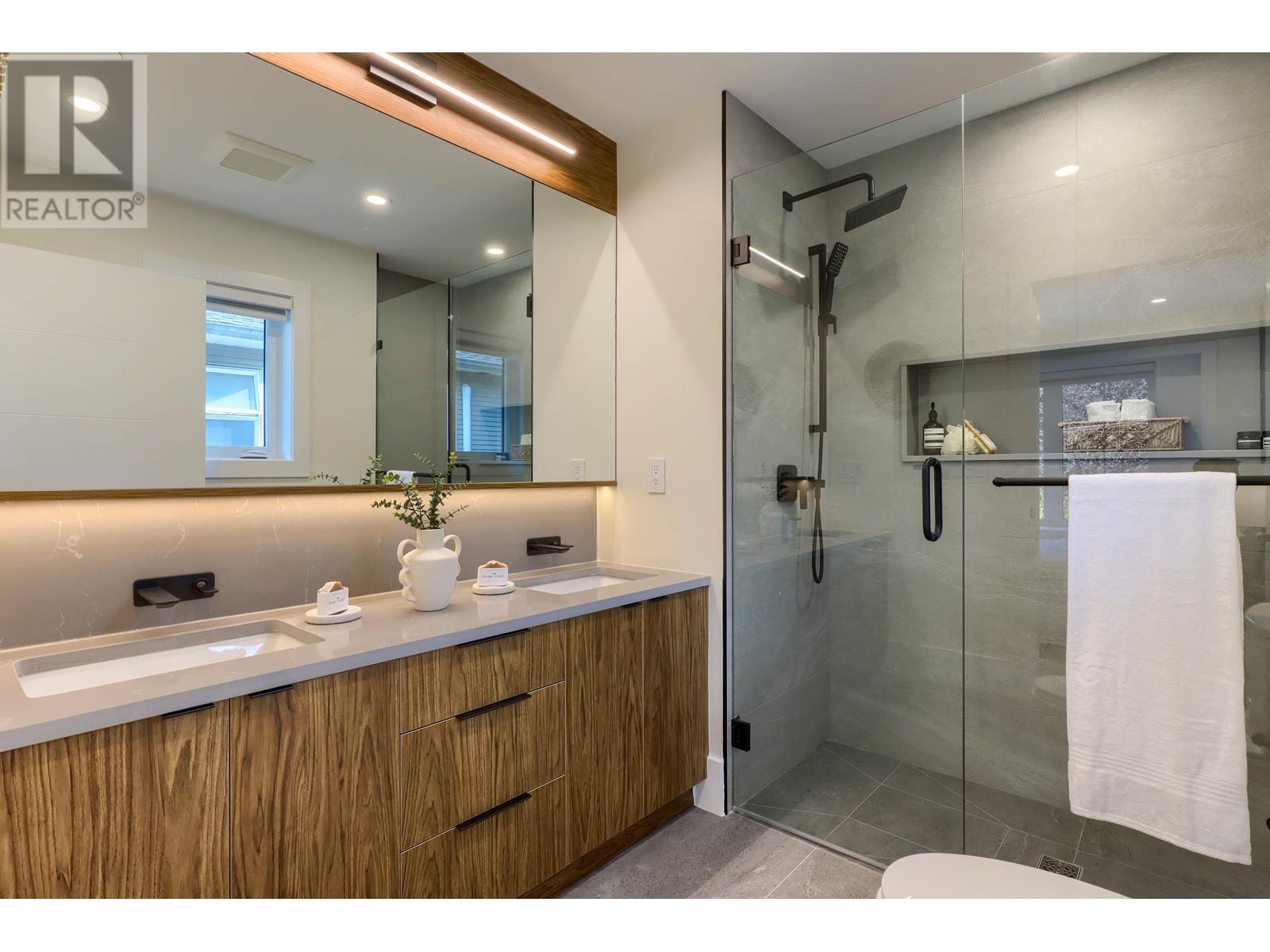 5262 Mckinnon Street, Vancouver, British Columbia  V5R 4C6 - Photo 12 - R2955773