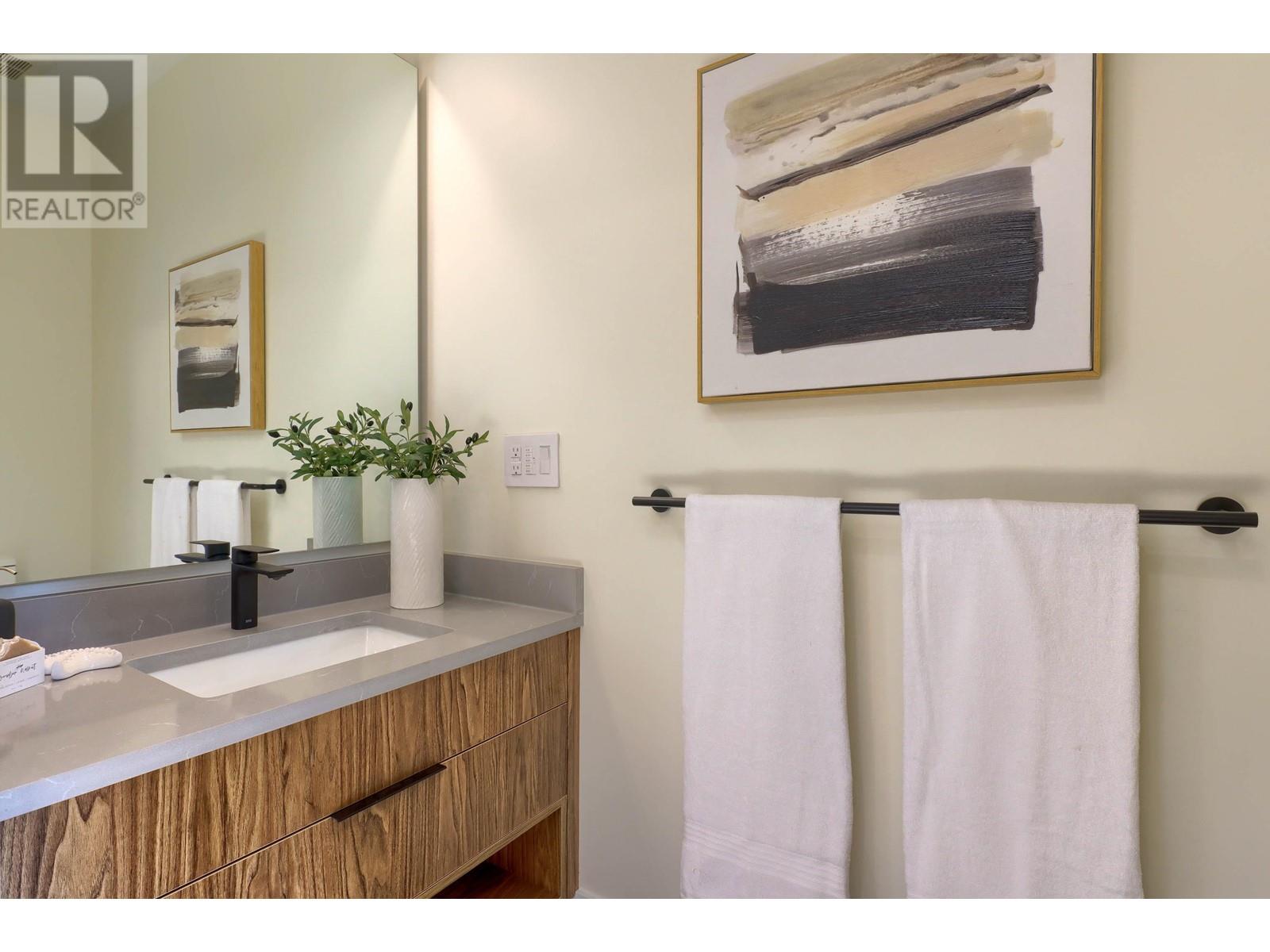 5262 Mckinnon Street, Vancouver, British Columbia  V5R 4C6 - Photo 8 - R2955773
