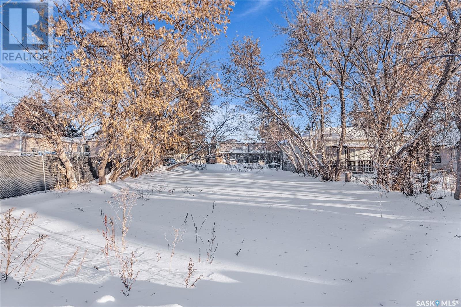 335 W Avenue S, Saskatoon, Saskatchewan  S7M 3G4 - Photo 2 - SK992843