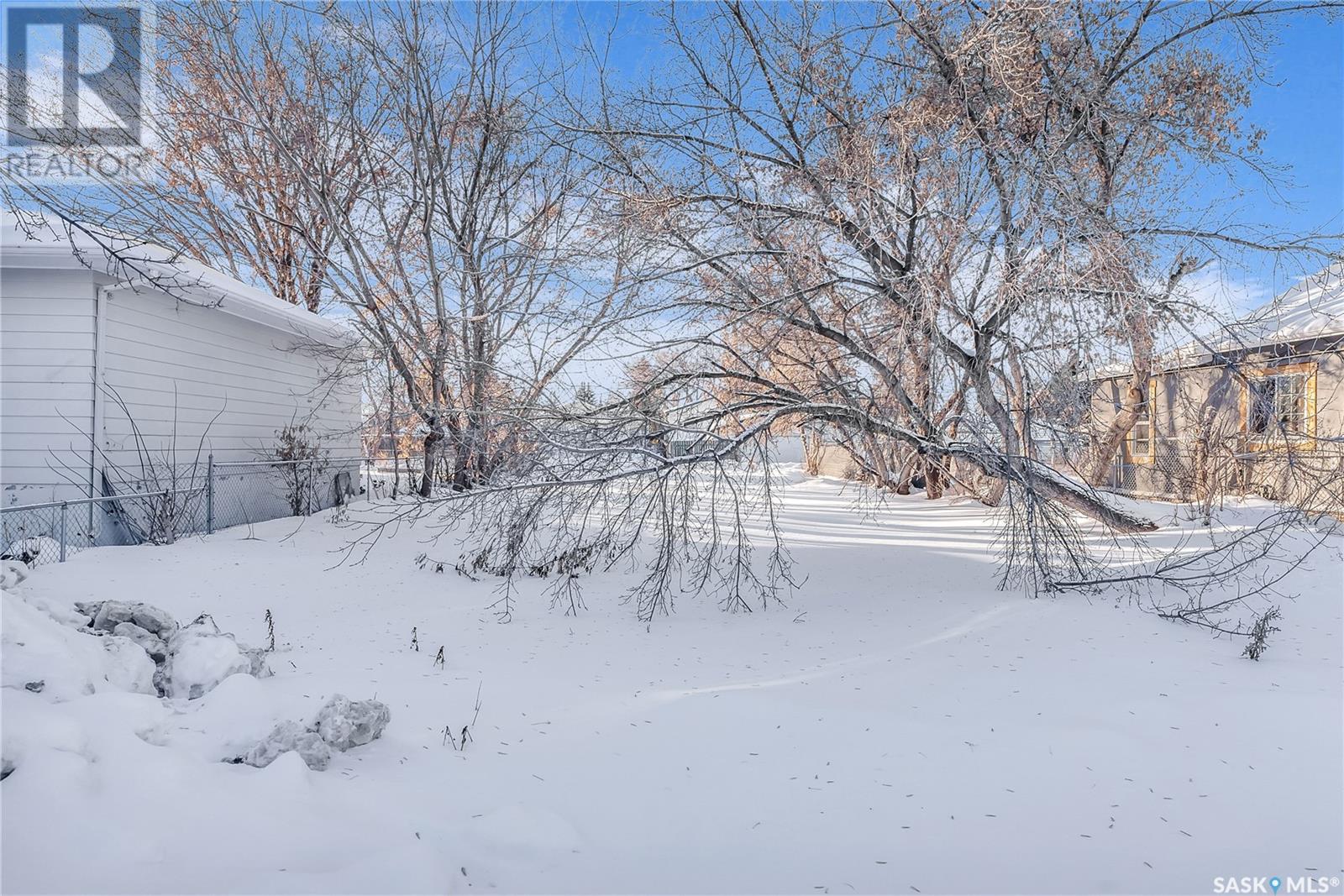 335 W Avenue S, Saskatoon, Saskatchewan  S7M 3G4 - Photo 3 - SK992843