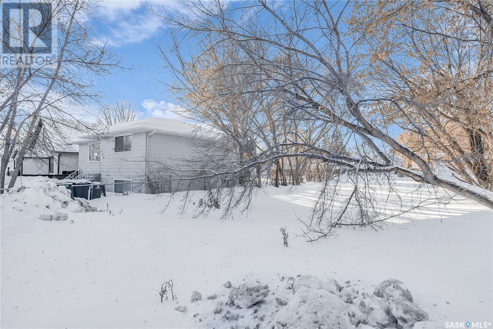 335 W Avenue S, Saskatoon, Saskatchewan  S7M 3G4 - Photo 4 - SK992843