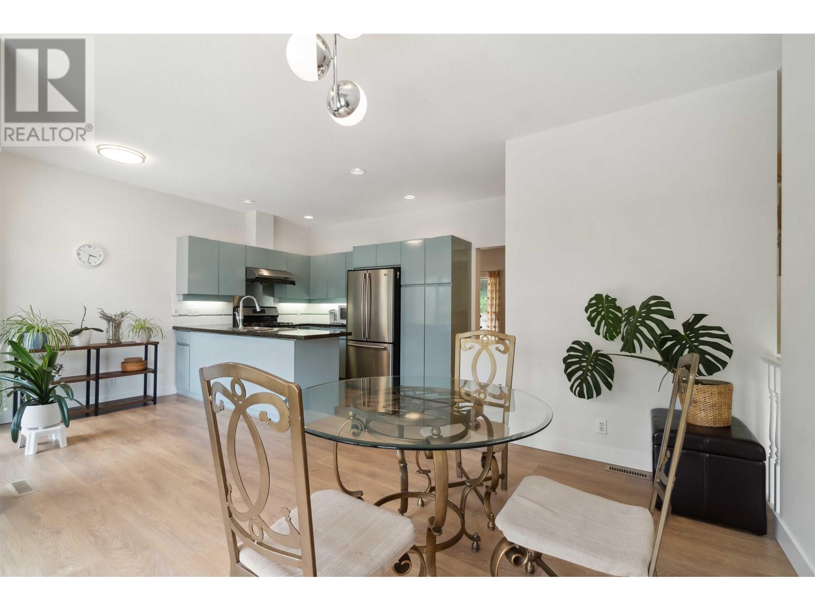 4 2951 Panorama Drive, Coquitlam, British Columbia  V3E 2W3 - Photo 4 - R2955508