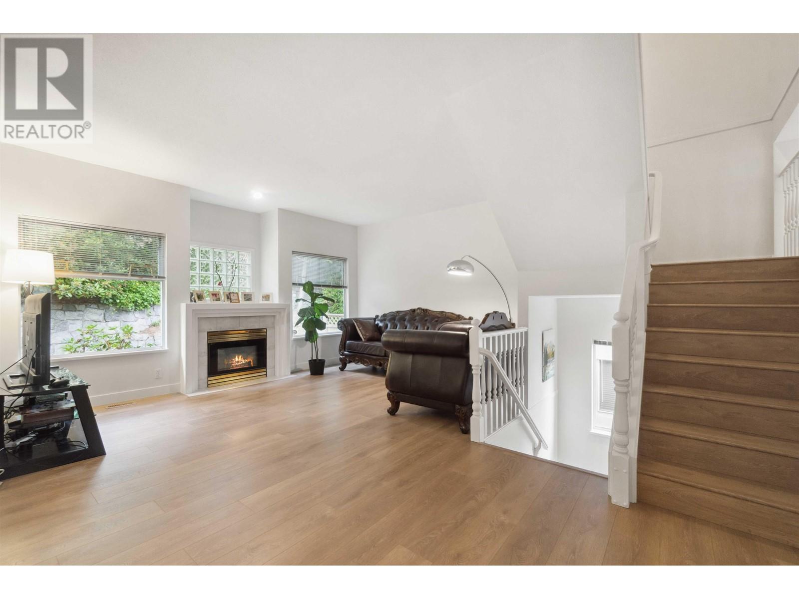 4 2951 Panorama Drive, Coquitlam, British Columbia  V3E 2W3 - Photo 2 - R2955508