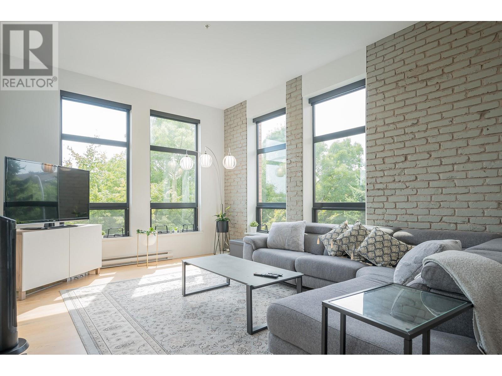 215 220 Salter Street, New Westminster, British Columbia  V3M 0H4 - Photo 2 - R2955109