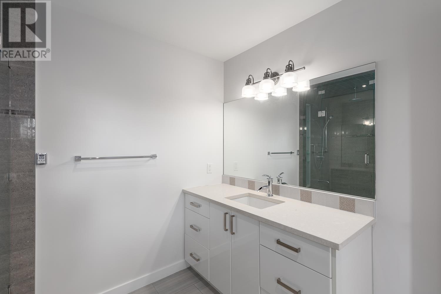 2 548 E Georgia Street, Vancouver, British Columbia  V6A 1Z9 - Photo 32 - R2955776