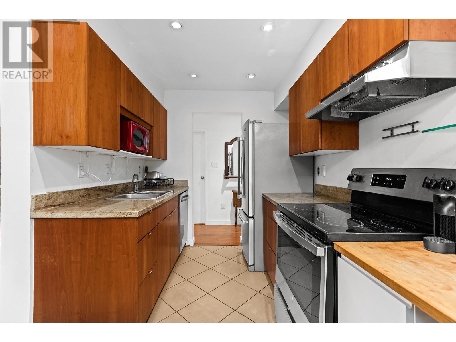 Listing Picture 3 of 29 : 109 1855 NELSON STREET, Vancouver / 溫哥華 - 魯藝地產 Yvonne Lu Group - MLS Medallion Club Member