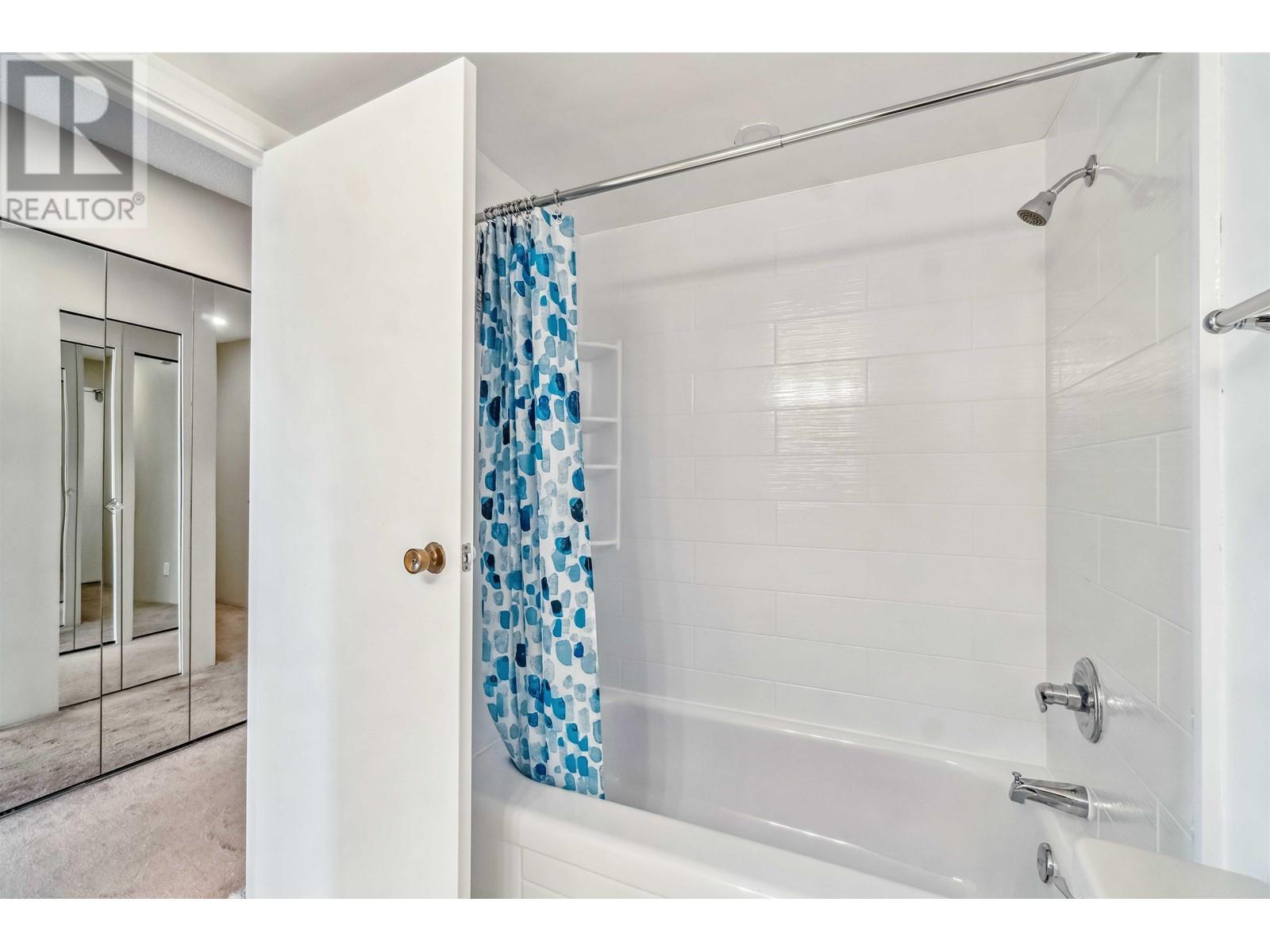 Listing Picture 20 of 35 : 403 9280 SALISH COURT, Burnaby / 本拿比 - 魯藝地產 Yvonne Lu Group - MLS Medallion Club Member