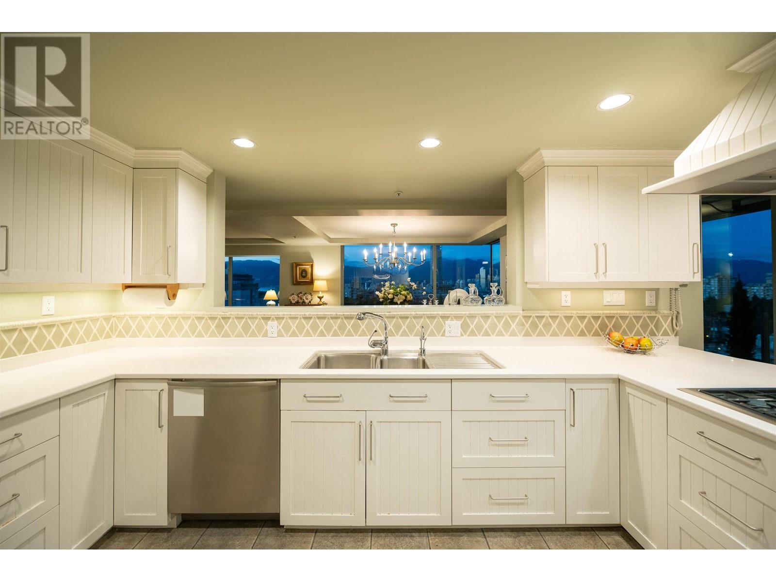 Listing Picture 6 of 36 : 1100 1550 W 15TH AVENUE, Vancouver / 溫哥華 - 魯藝地產 Yvonne Lu Group - MLS Medallion Club Member