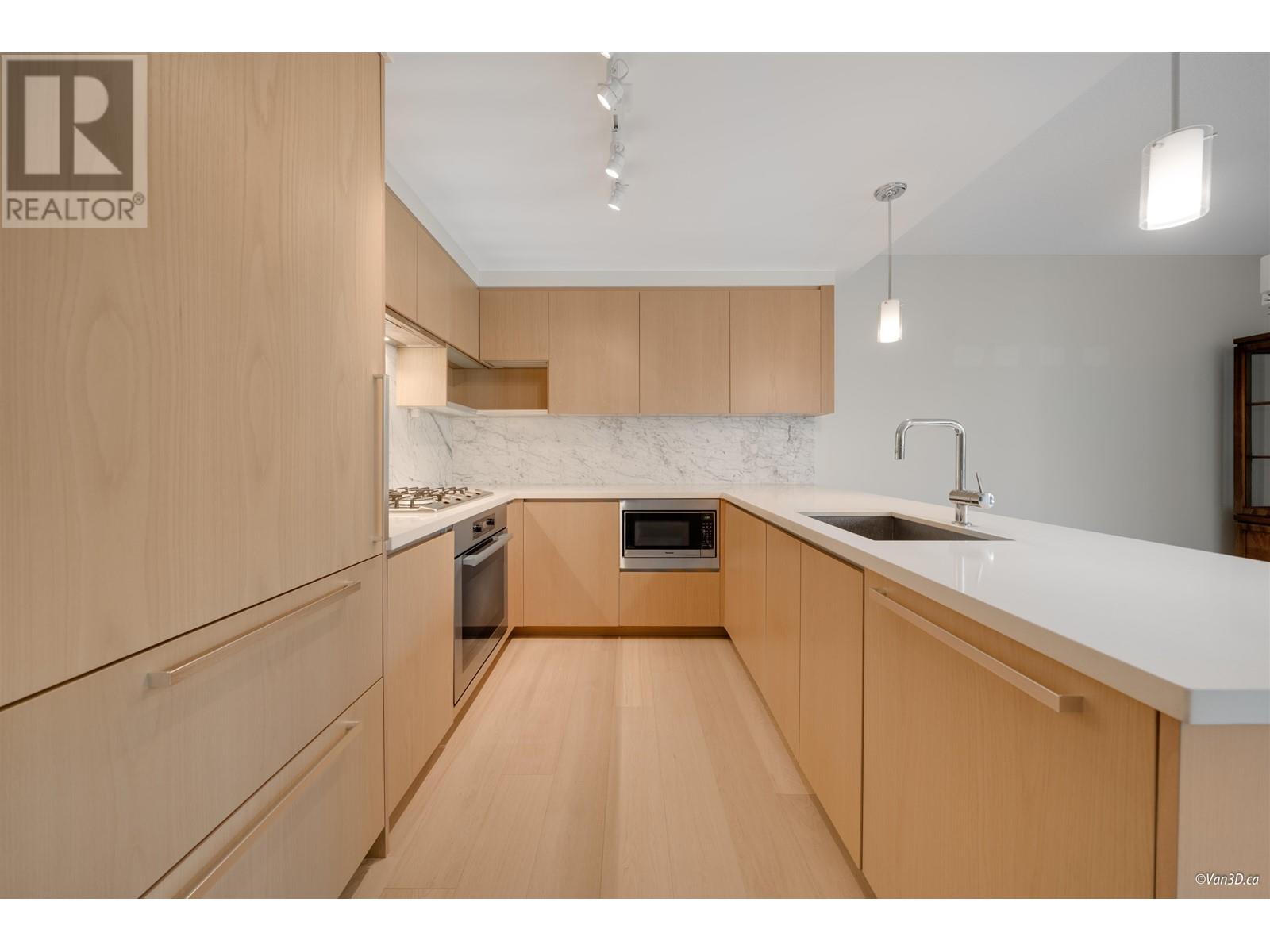 Listing Picture 3 of 36 : 6568 NELSON AVENUE, Burnaby / 本拿比 - 魯藝地產 Yvonne Lu Group - MLS Medallion Club Member