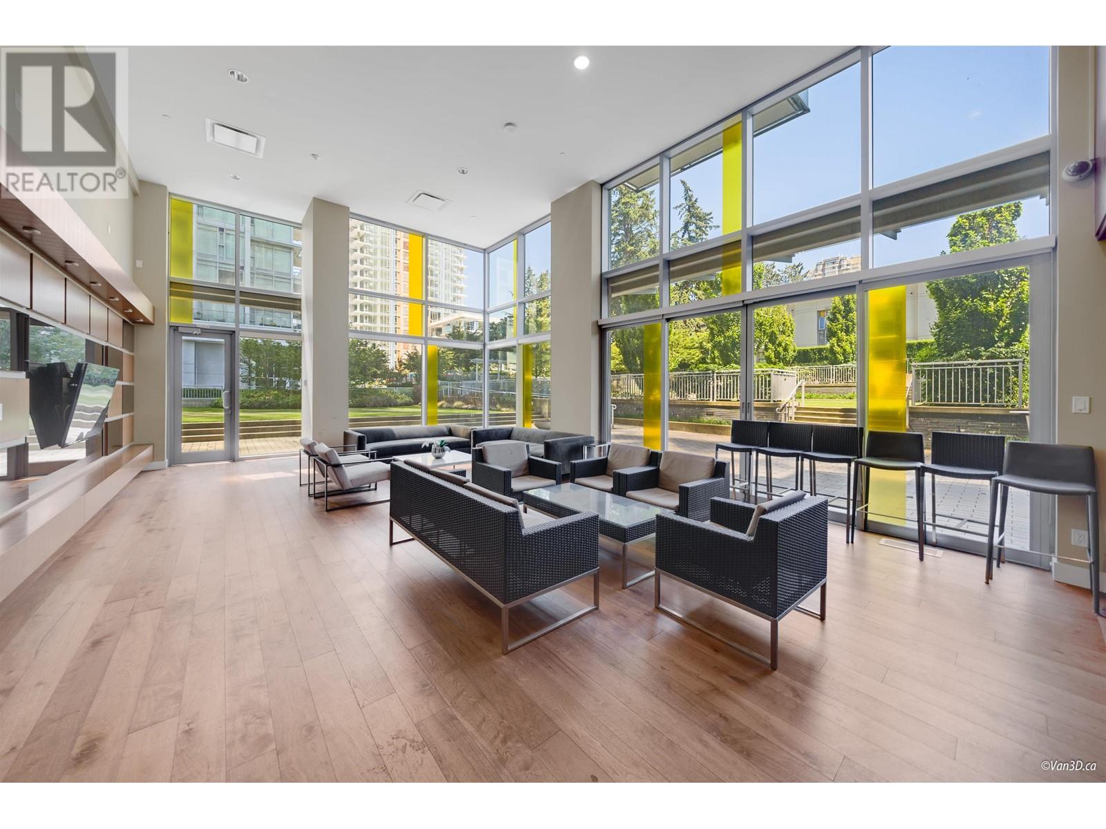 Listing Picture 32 of 36 : 6568 NELSON AVENUE, Burnaby / 本拿比 - 魯藝地產 Yvonne Lu Group - MLS Medallion Club Member