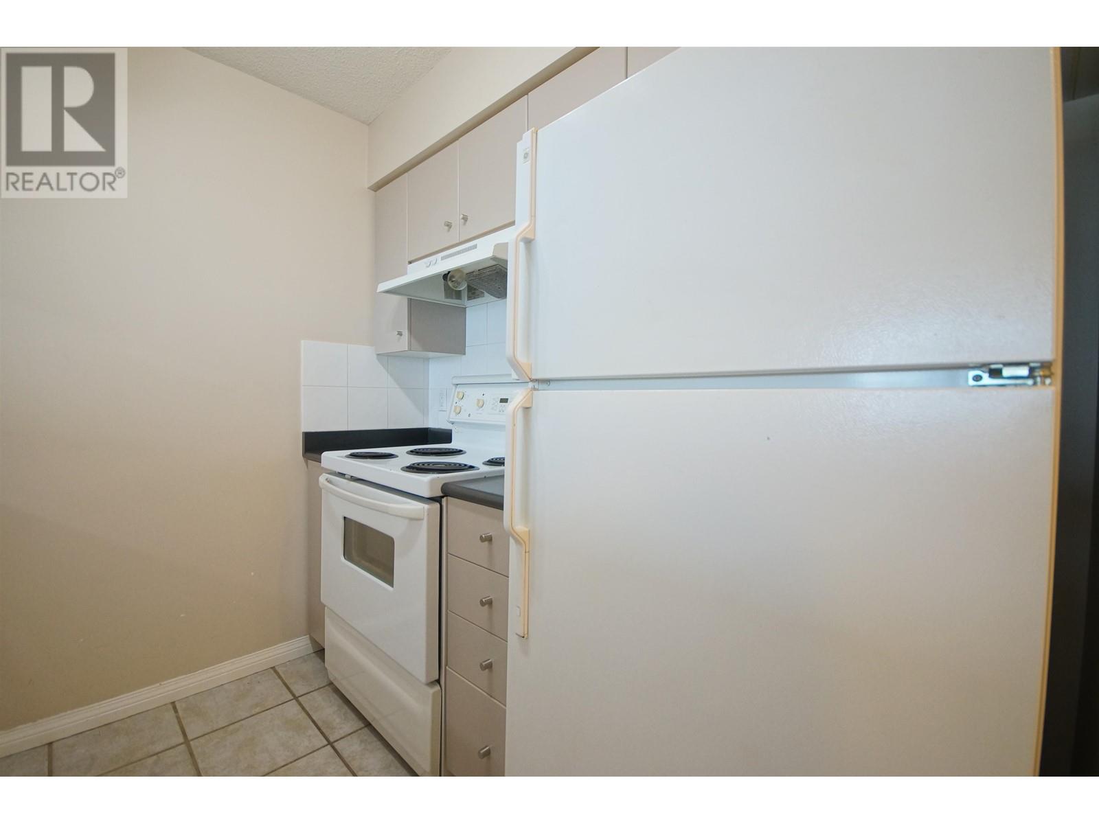 Listing Picture 2 of 22 : 902 822 HOMER STREET, Vancouver / 溫哥華 - 魯藝地產 Yvonne Lu Group - MLS Medallion Club Member