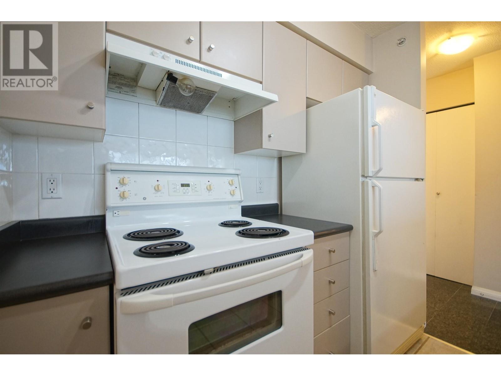 Listing Picture 6 of 22 : 902 822 HOMER STREET, Vancouver / 溫哥華 - 魯藝地產 Yvonne Lu Group - MLS Medallion Club Member