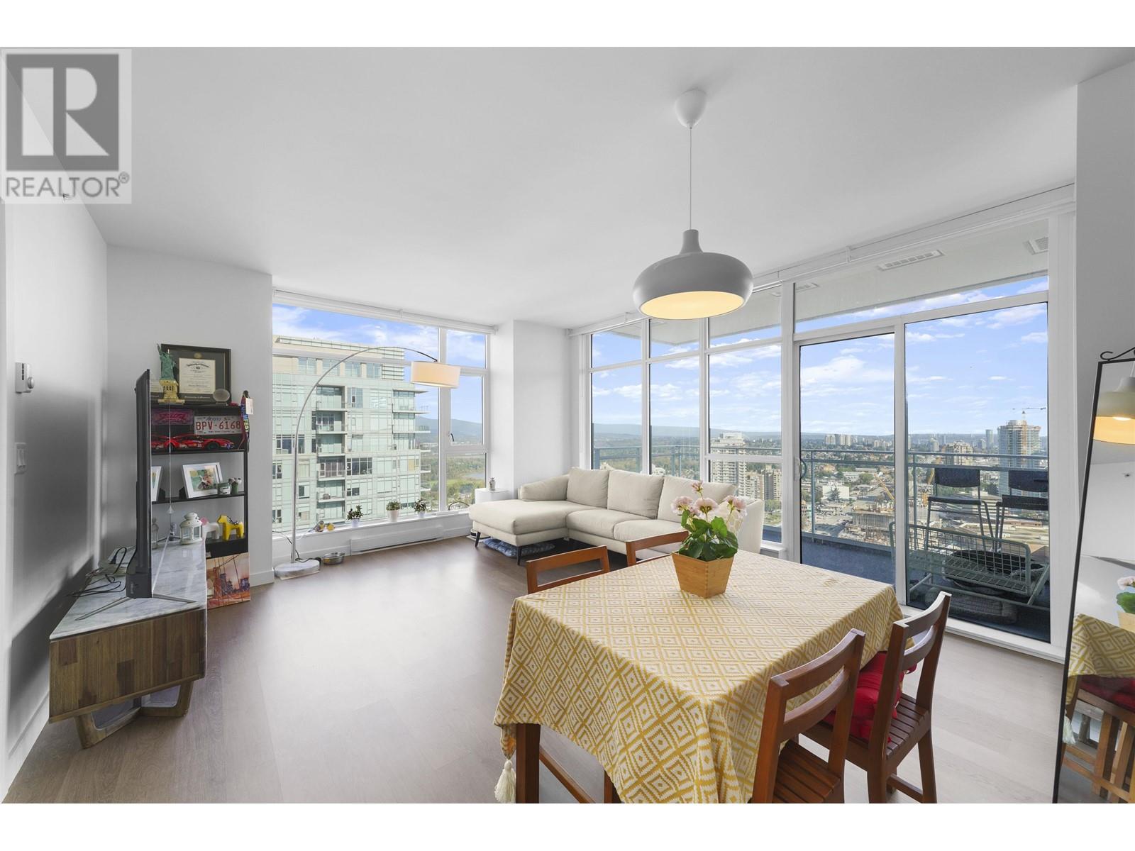 Listing Picture 13 of 22 : 3810 4670 ASSEMBLY WAY, Burnaby / 本拿比 - 魯藝地產 Yvonne Lu Group - MLS Medallion Club Member