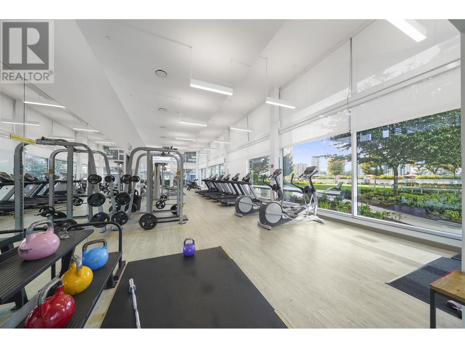 Listing Picture 7 of 22 : 3810 4670 ASSEMBLY WAY, Burnaby / 本拿比 - 魯藝地產 Yvonne Lu Group - MLS Medallion Club Member