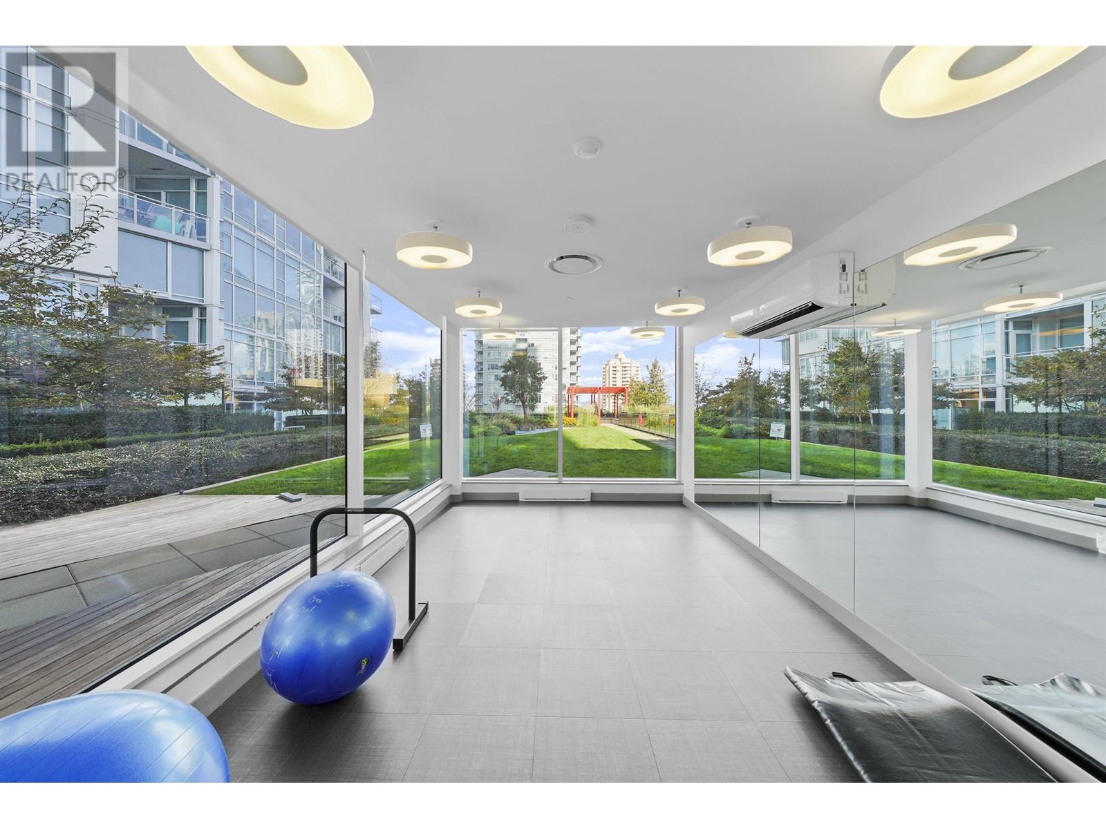 Listing Picture 5 of 22 : 3810 4670 ASSEMBLY WAY, Burnaby / 本拿比 - 魯藝地產 Yvonne Lu Group - MLS Medallion Club Member