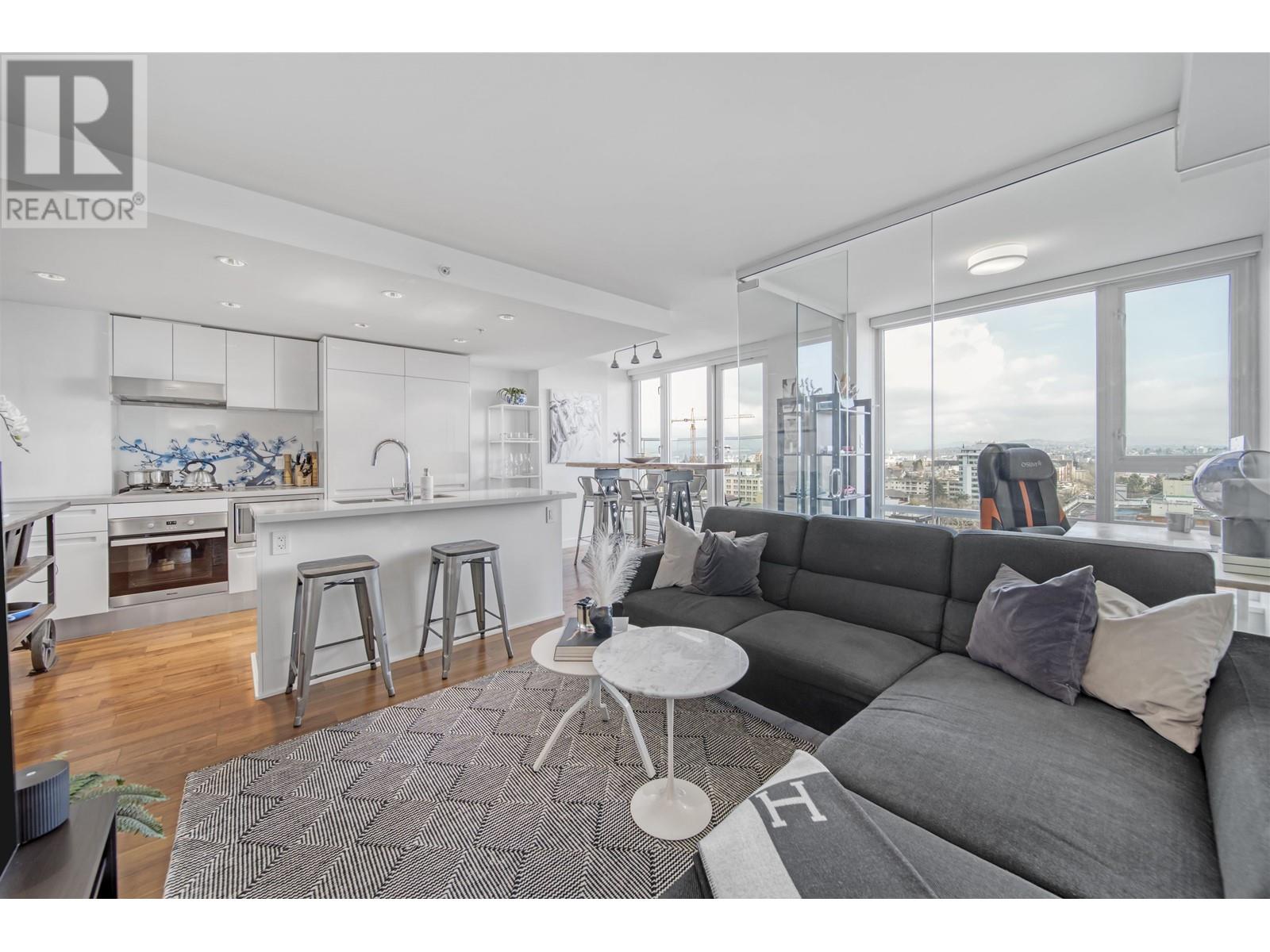 Listing Picture 7 of 29 : PH7 188 KEEFER STREET, Vancouver / 溫哥華 - 魯藝地產 Yvonne Lu Group - MLS Medallion Club Member