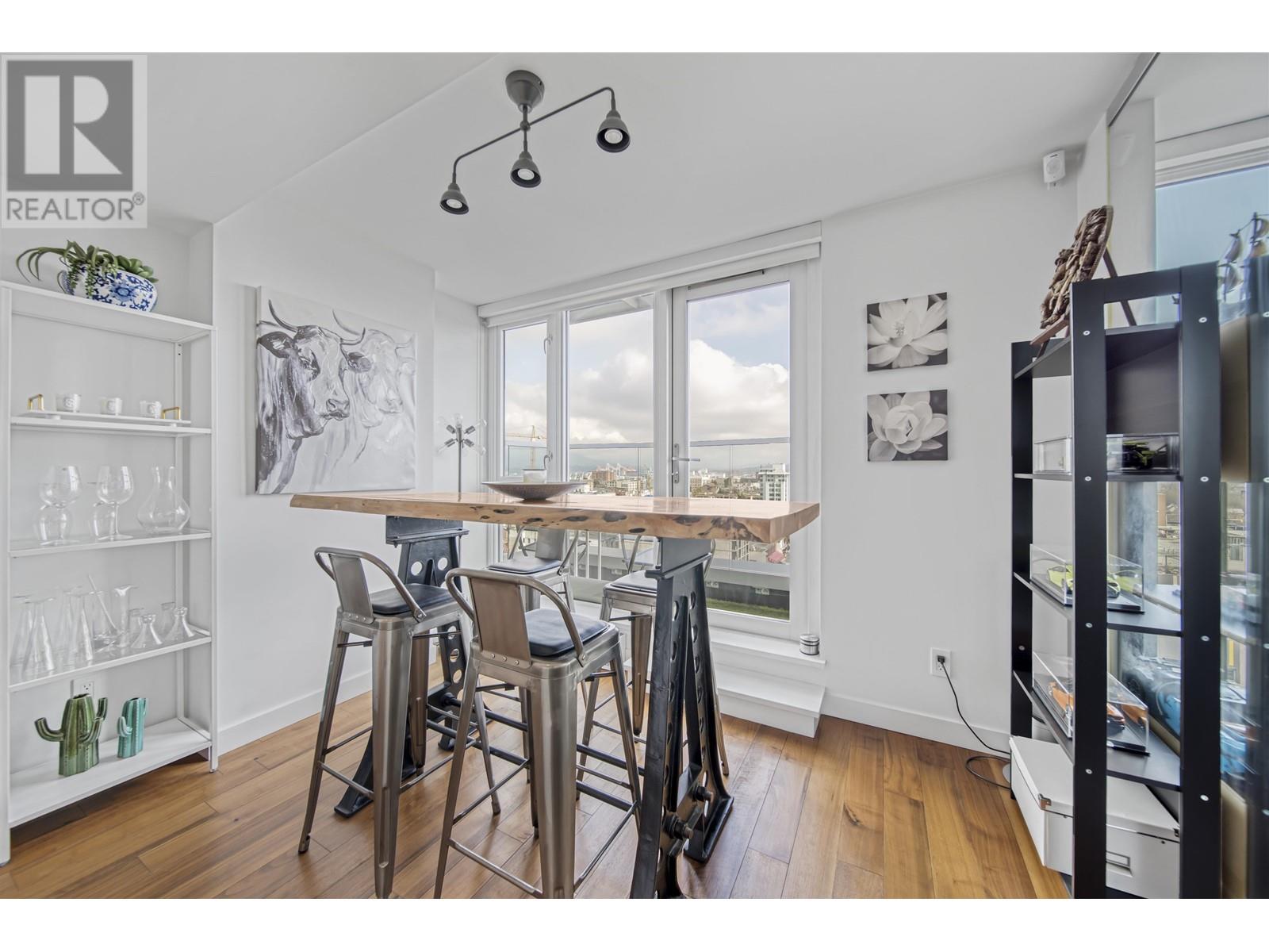 Listing Picture 12 of 29 : PH7 188 KEEFER STREET, Vancouver / 溫哥華 - 魯藝地產 Yvonne Lu Group - MLS Medallion Club Member