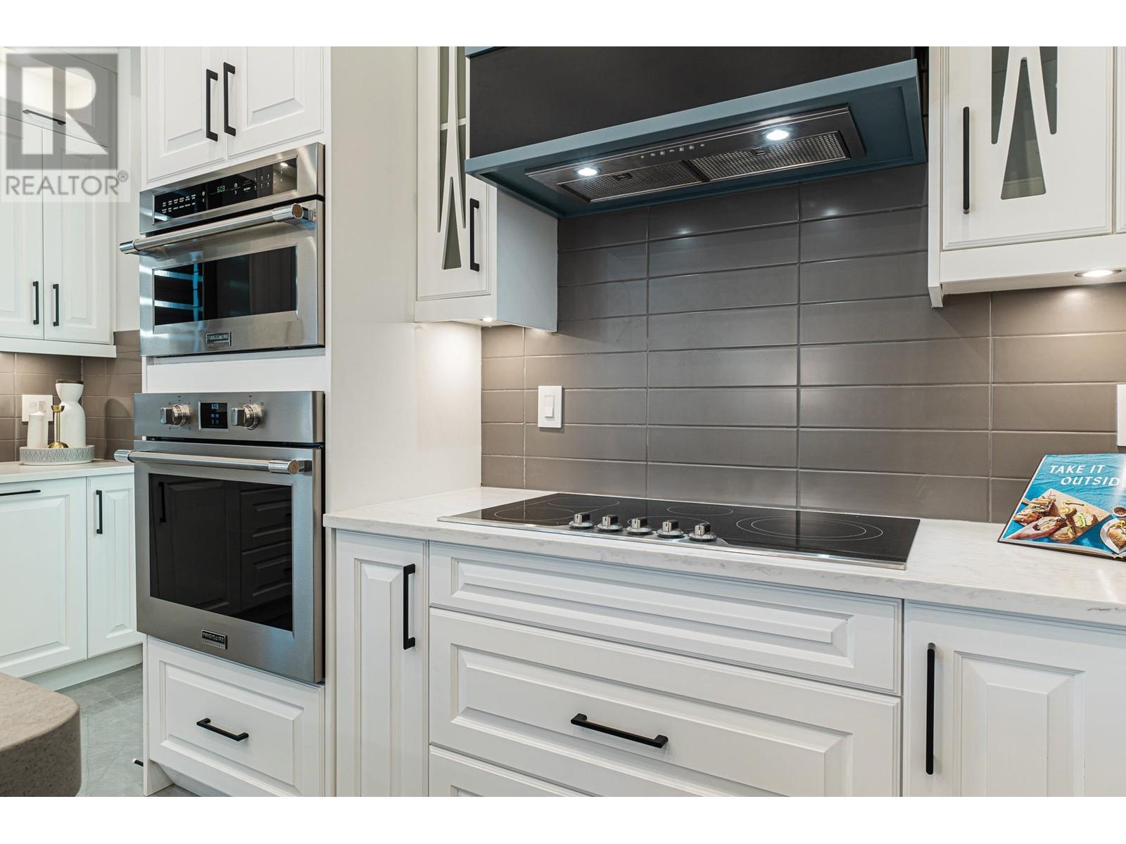 Listing Picture 7 of 31 : 11080 KING ROAD, Richmond / 烈治文 - 魯藝地產 Yvonne Lu Group - MLS Medallion Club Member