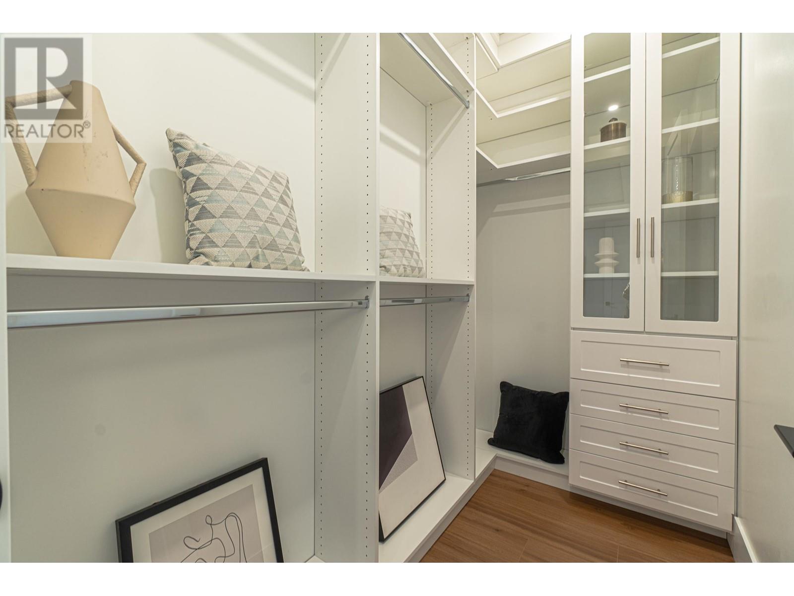 Listing Picture 21 of 31 : 11080 KING ROAD, Richmond / 烈治文 - 魯藝地產 Yvonne Lu Group - MLS Medallion Club Member
