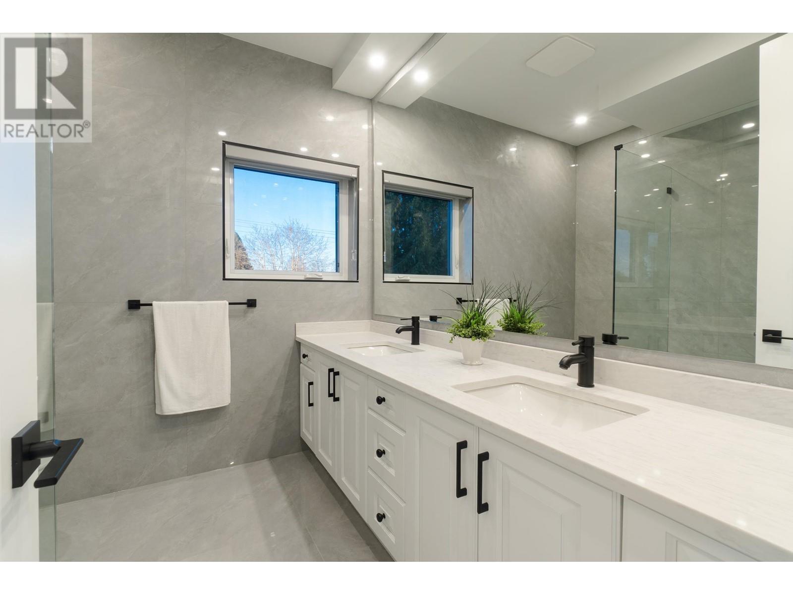 Listing Picture 20 of 31 : 11080 KING ROAD, Richmond / 烈治文 - 魯藝地產 Yvonne Lu Group - MLS Medallion Club Member