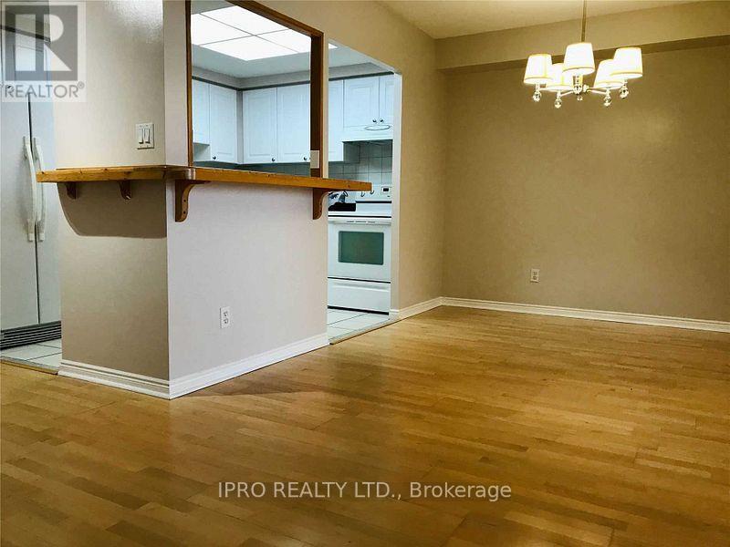 1902 - 135 Hillcrest Avenue, Mississauga, Ontario  L5B 4B1 - Photo 2 - W11921846