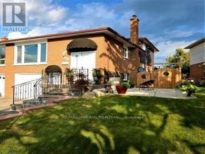 #upper - 462 Fergo Avenue, Mississauga, Ontario  L5B 2J3 - Photo 1 - W11921878