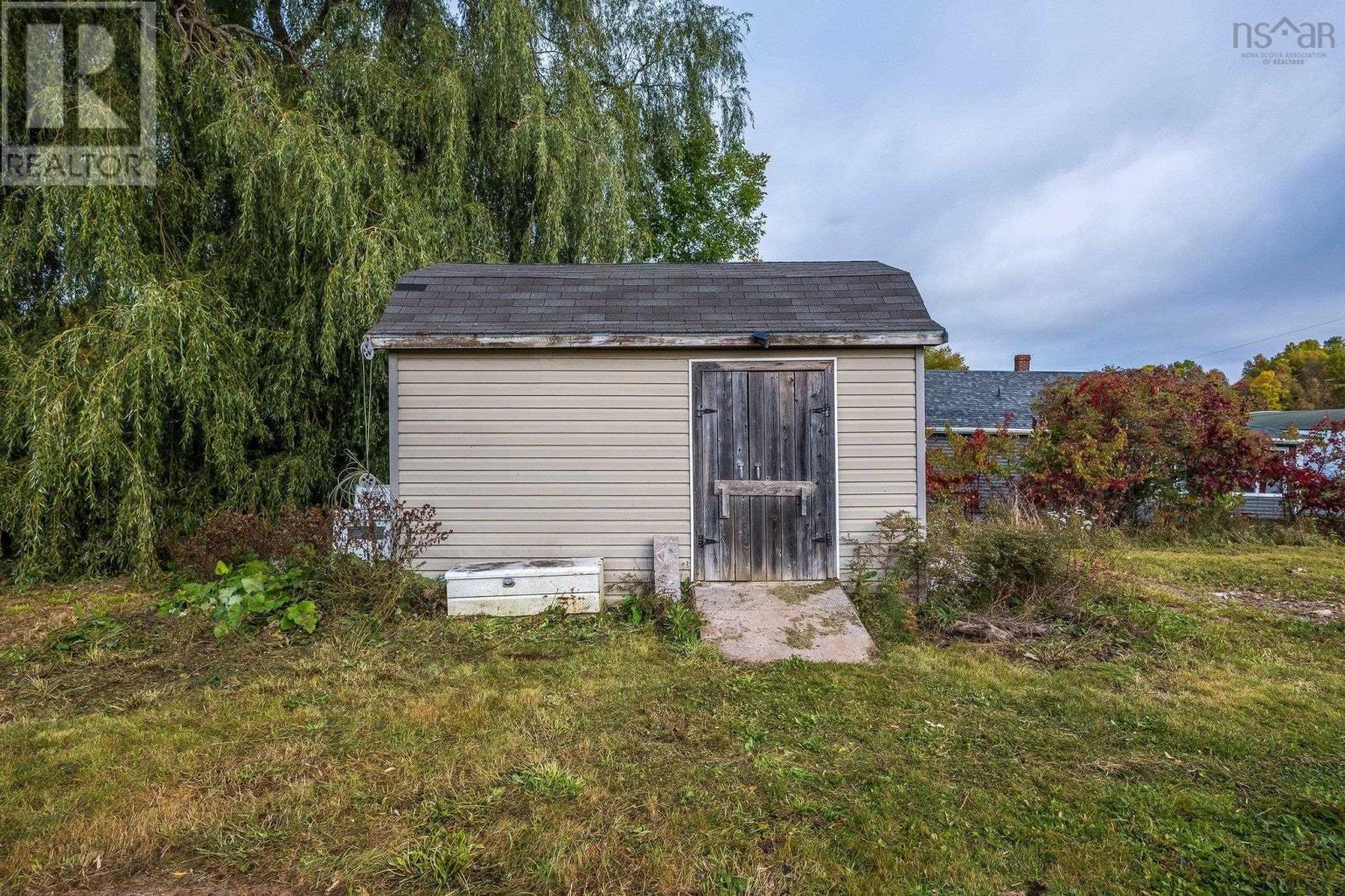 61 Dunlop Road, Brooklyn, Nova Scotia  B0N 2A0 - Photo 21 - 202500802