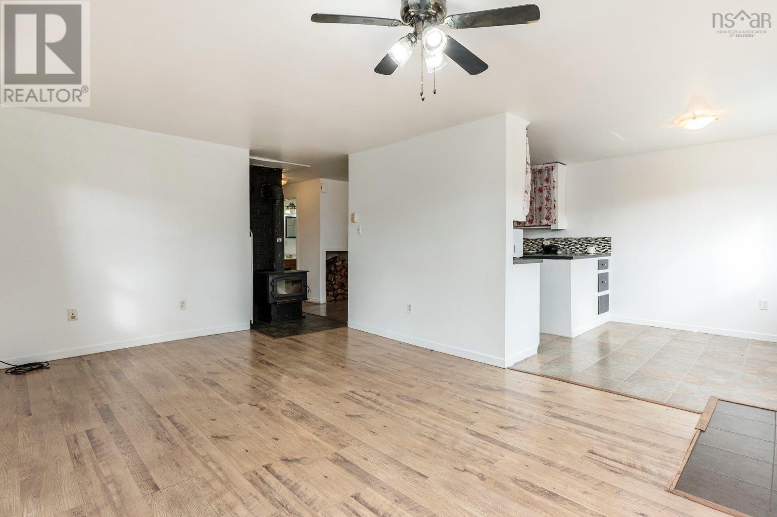 61 Dunlop Road, Brooklyn, Nova Scotia  B0N 2A0 - Photo 7 - 202500802