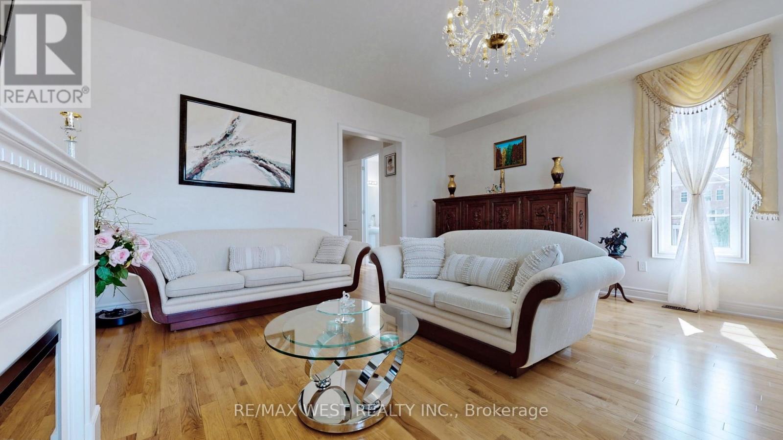 Property at 3 LASALLE LANE image 4