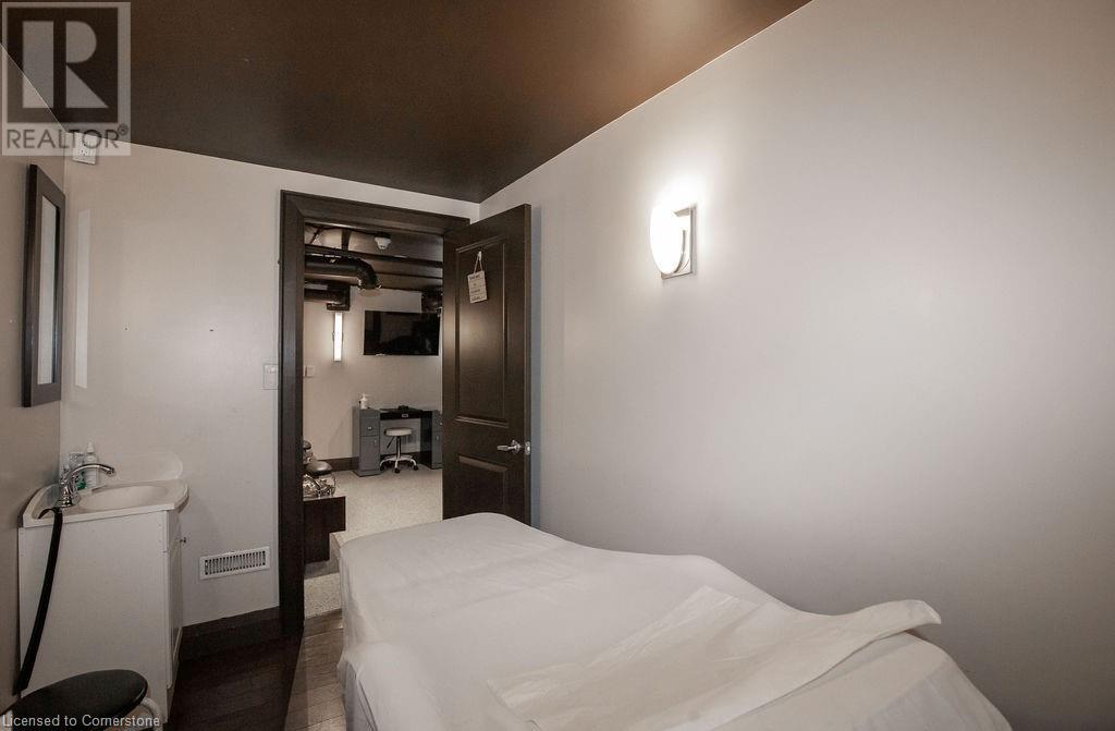 2082 Pine Street, Burlington, Ontario  L7R 0A5 - Photo 16 - 40690166
