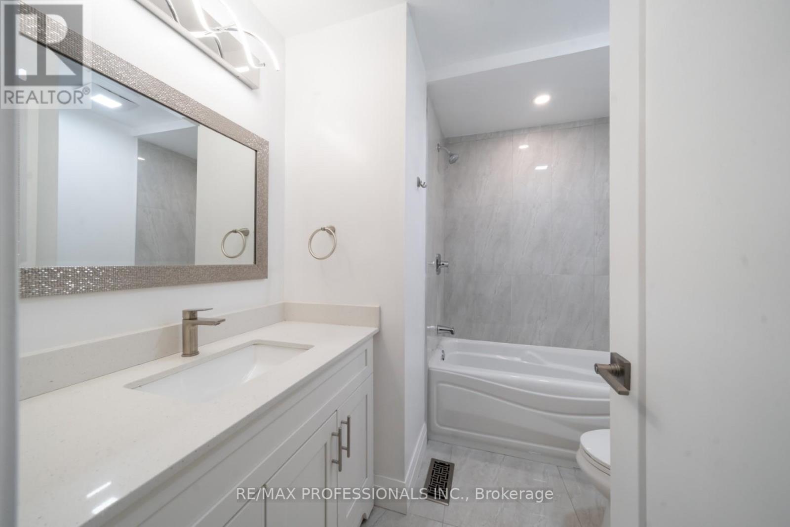 110 - 1128 Dundas Street W, Mississauga, Ontario  L5C 1E1 - Photo 29 - W11922124