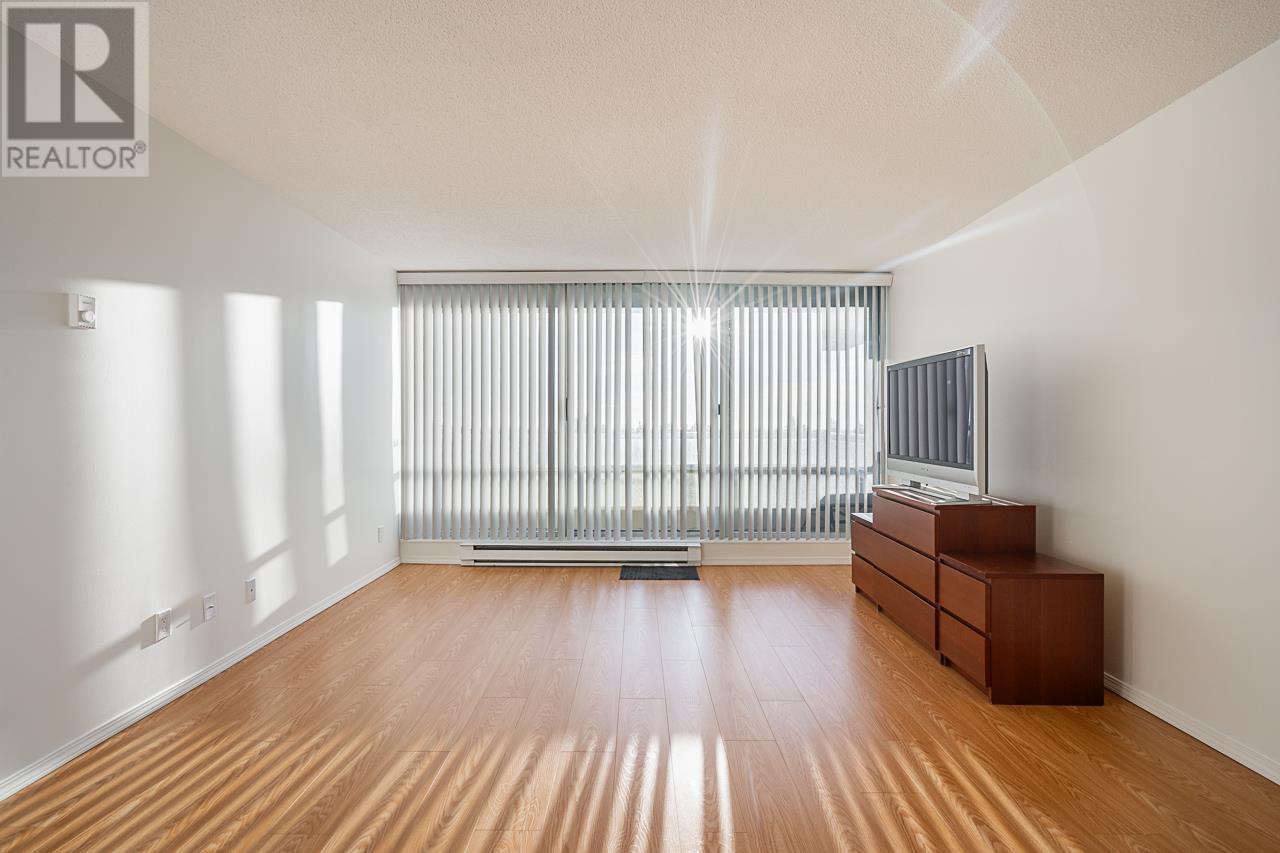 Listing Picture 12 of 28 : 902 6595 BONSOR AVENUE, Burnaby / 本拿比 - 魯藝地產 Yvonne Lu Group - MLS Medallion Club Member