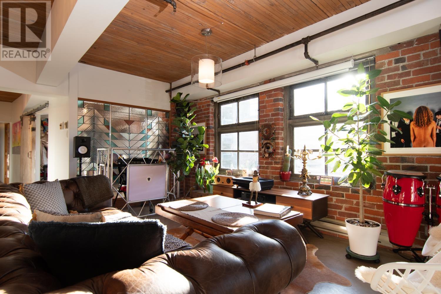 31 120 Powell Street, Vancouver, British Columbia  V6A 1G1 - Photo 2 - R2955902